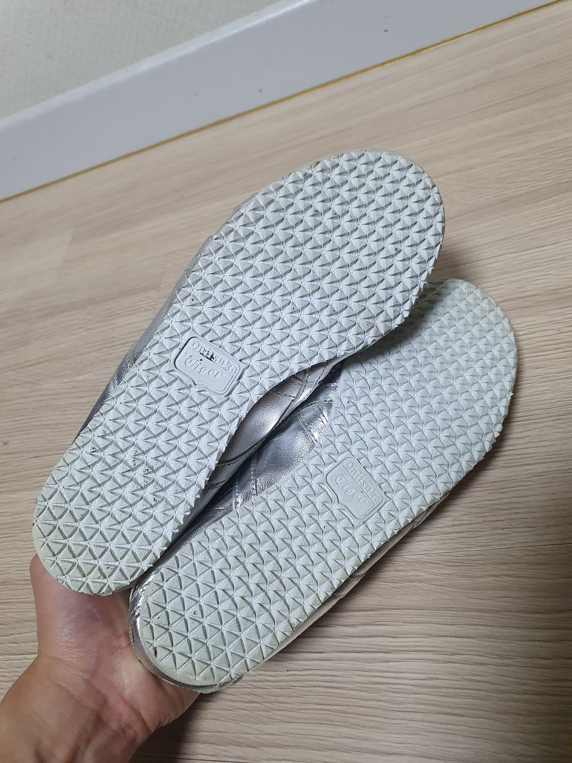 오니츠카타이거 멕시코66 실버 오프 화이트 240 상품이미지8