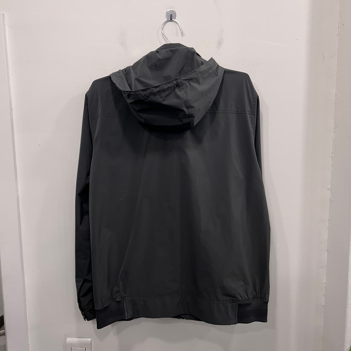 올젠 글로시 후드내장 나일론 바람막이 자켓 상품이미지5