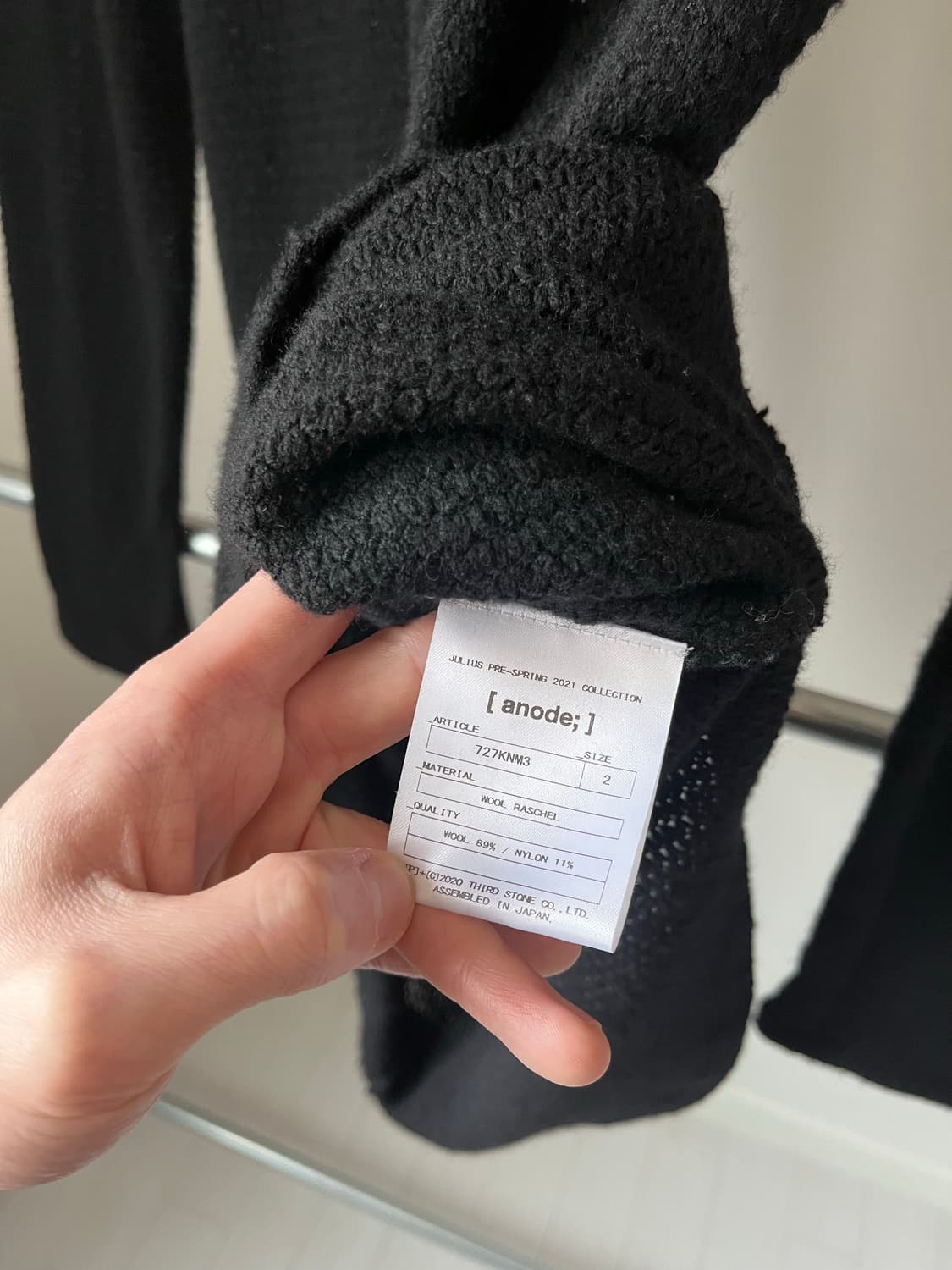 Julius Asymmetrical Wool Raschel Knit 상품이미지10