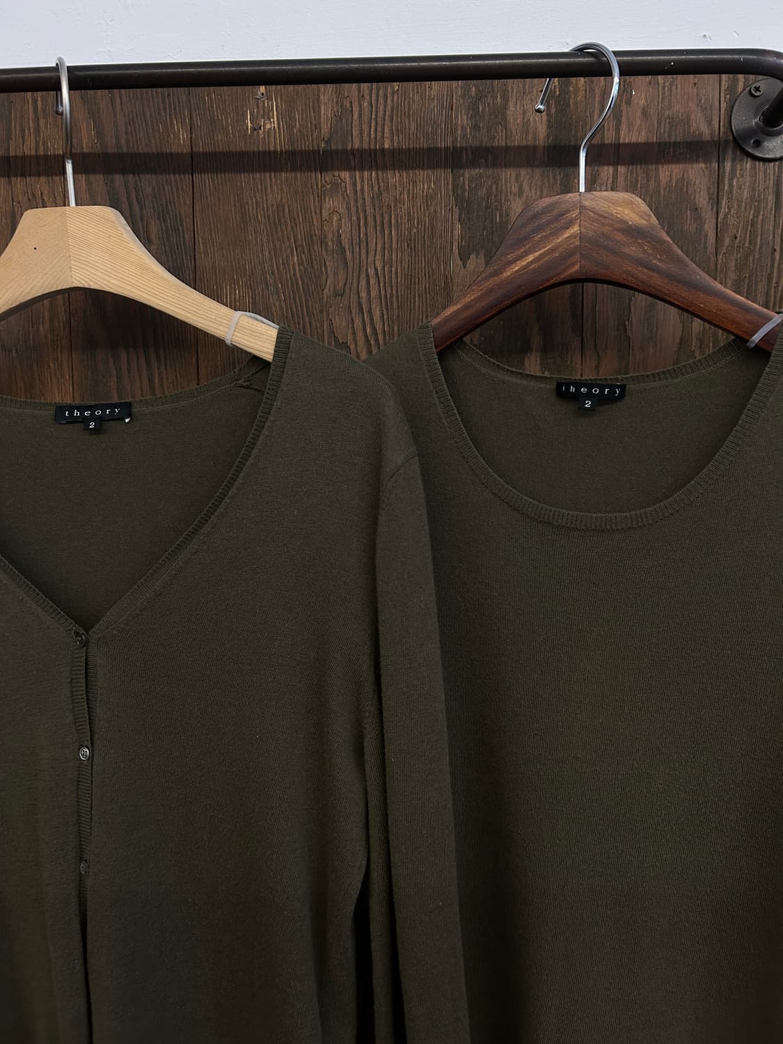 띠어리 정품 카키 나시가디건 앙상블 상품이미지6