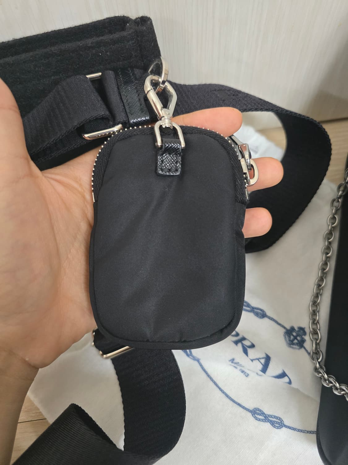 프라다 리에디션 2005 테수토 크로스백 상품이미지7