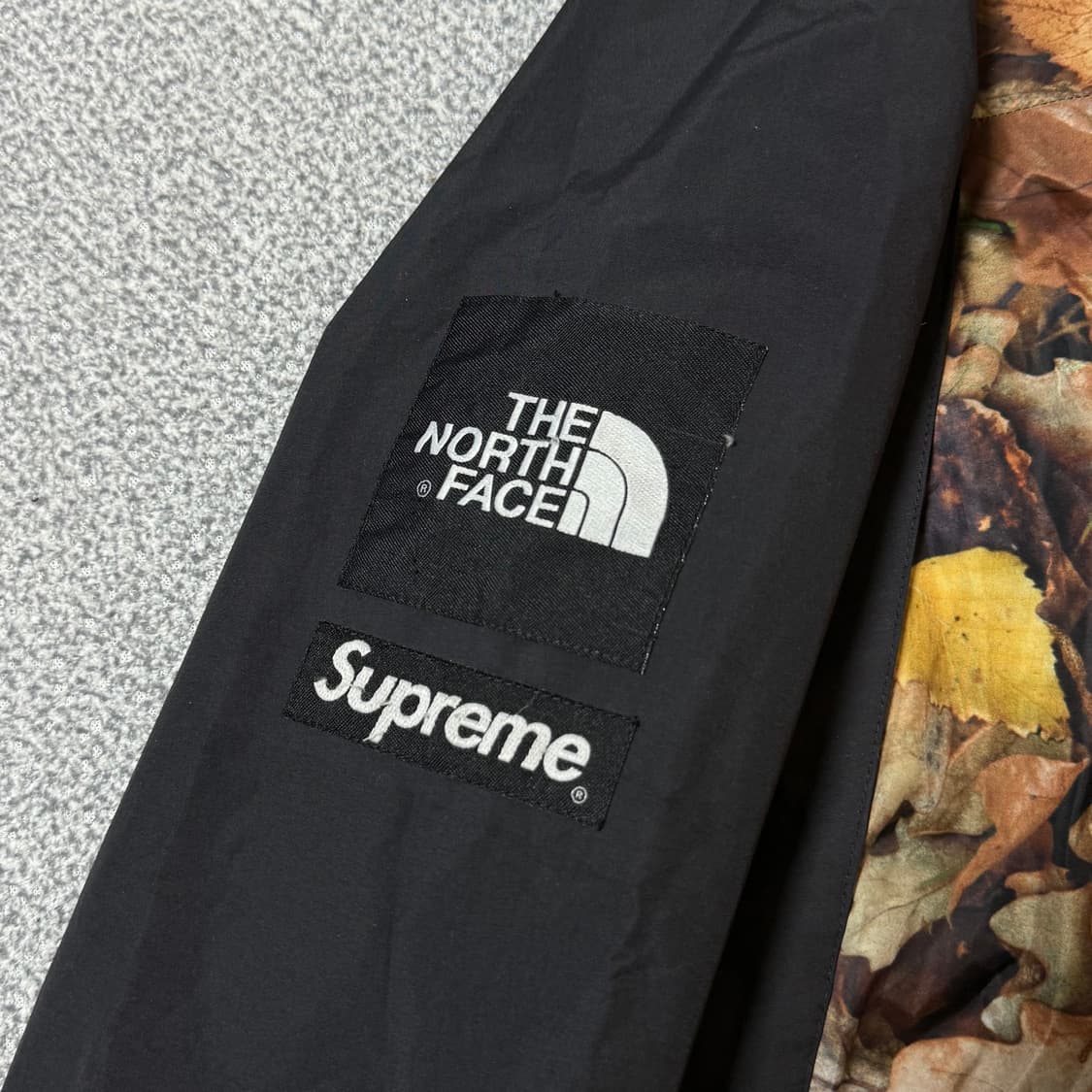 슈프림 x 노스페이스 마운틴 라이트 바람막이 상품이미지7