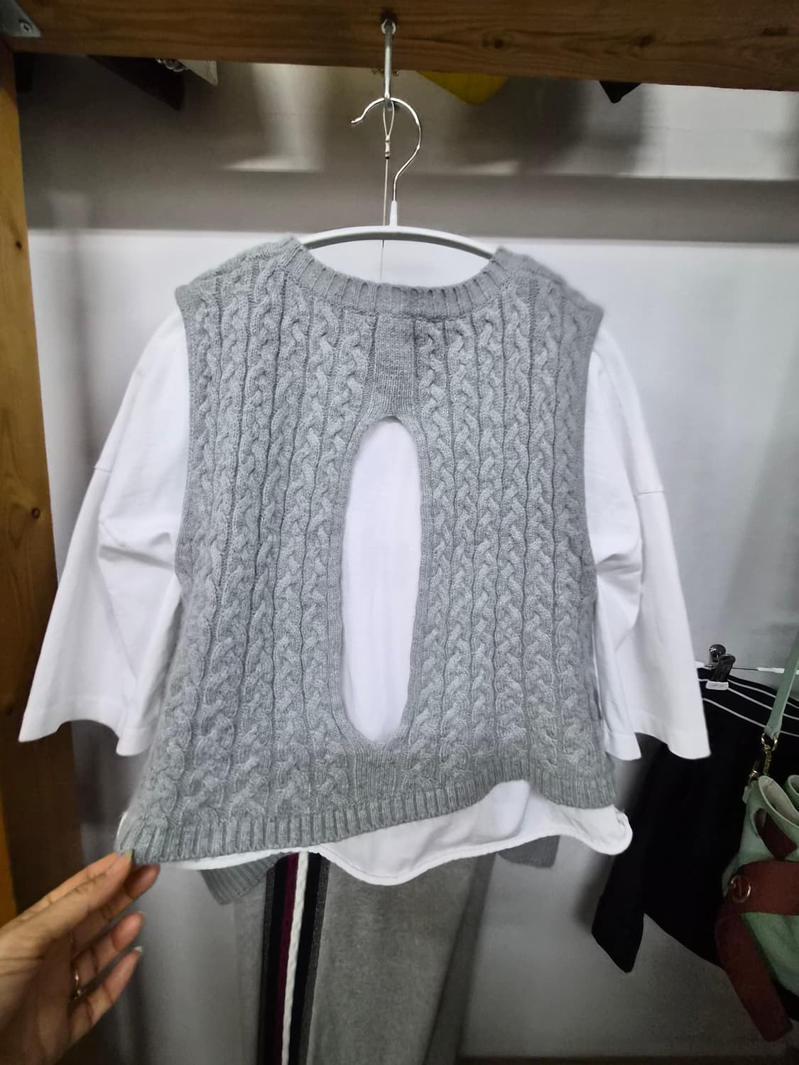 타미힐피거 icons 조거팬츠. SJYP 케이블 니트 베스트 상품이미지8