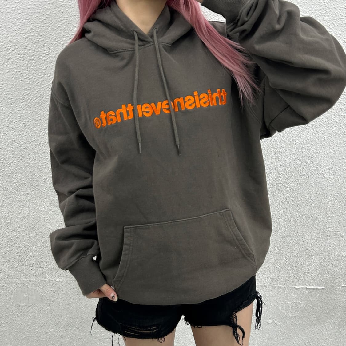 디스이즈네버댓 오렌지 로고 뮤트브라운 후드 L 상품이미지1