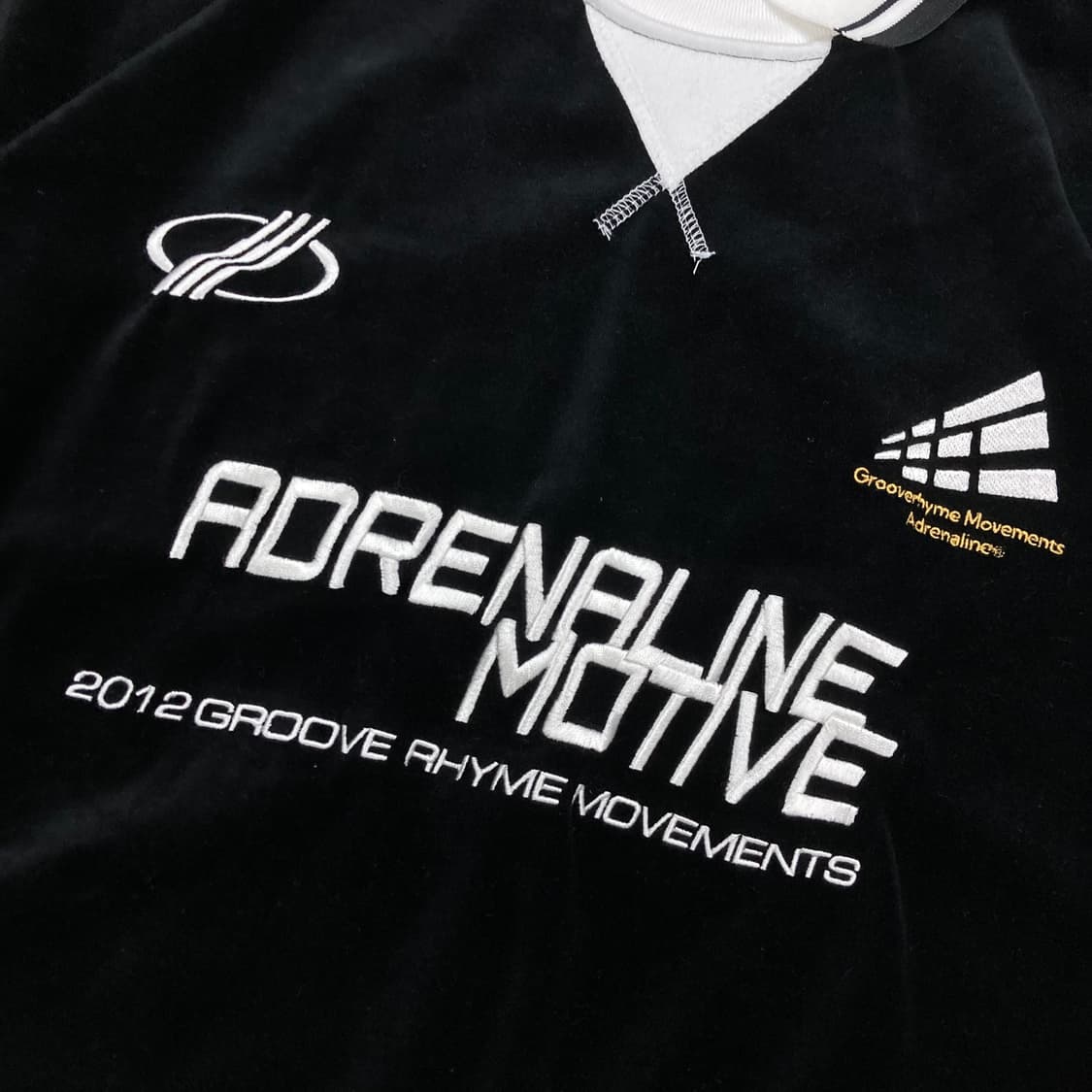 그루브라임 블랙 컬러 아드레날린 모티브 벨벳 스웻 셔츠 상품이미지2