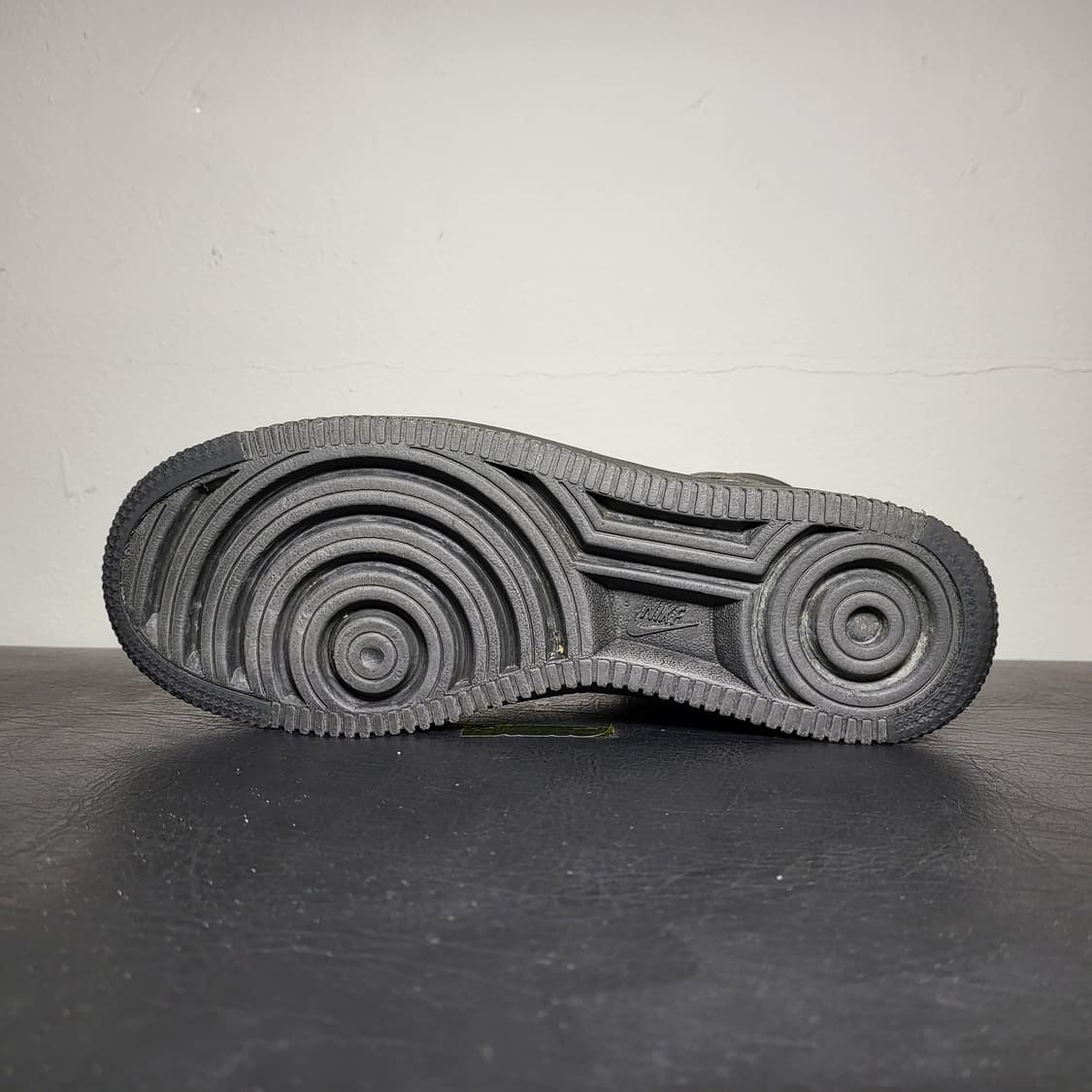 나이키 운동화 280m (조명이 없으면 블랙에 더 가까움) 상품이미지9