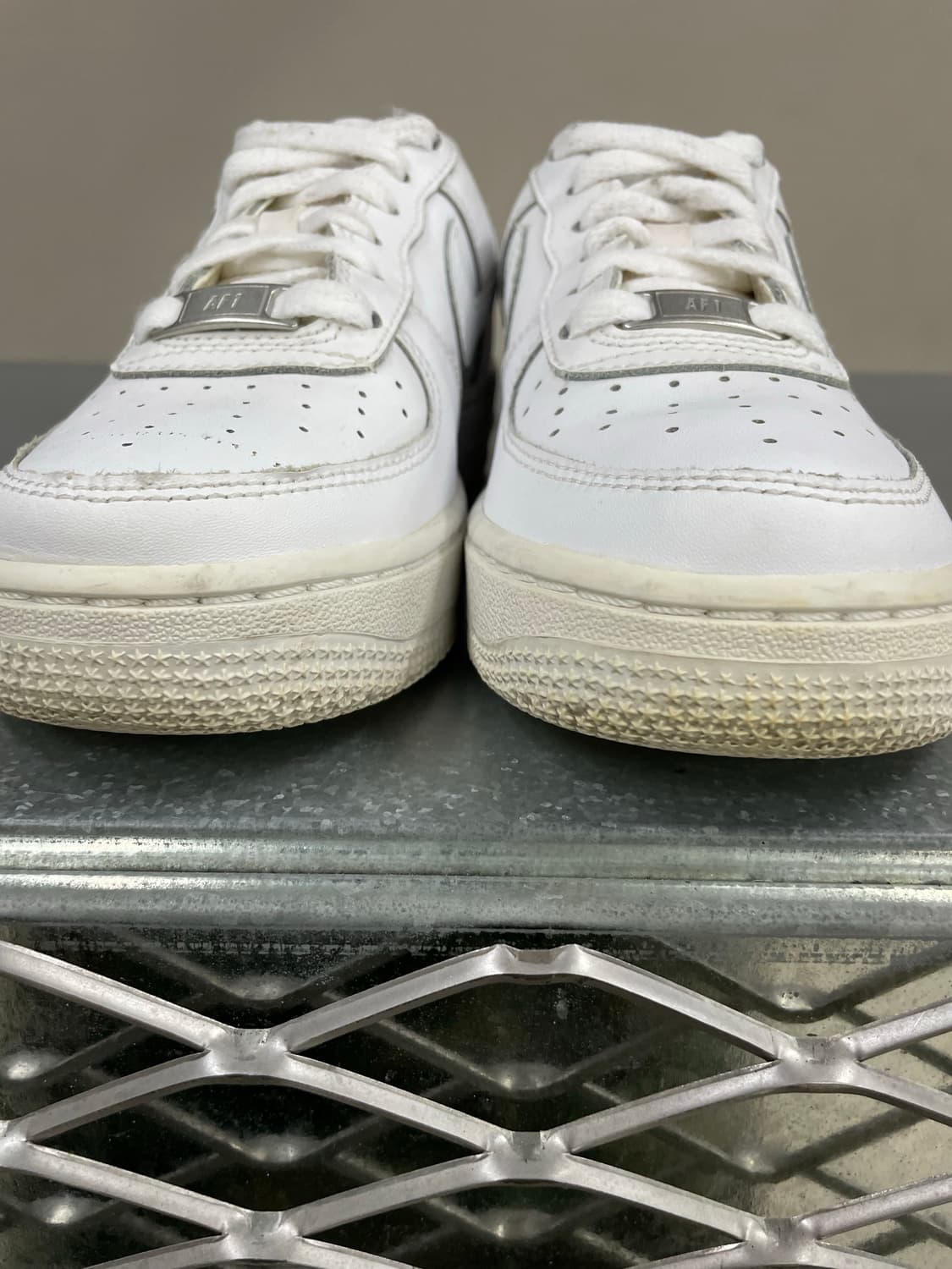 나이키 에어포스1 트리플 화이트 225 상품이미지8