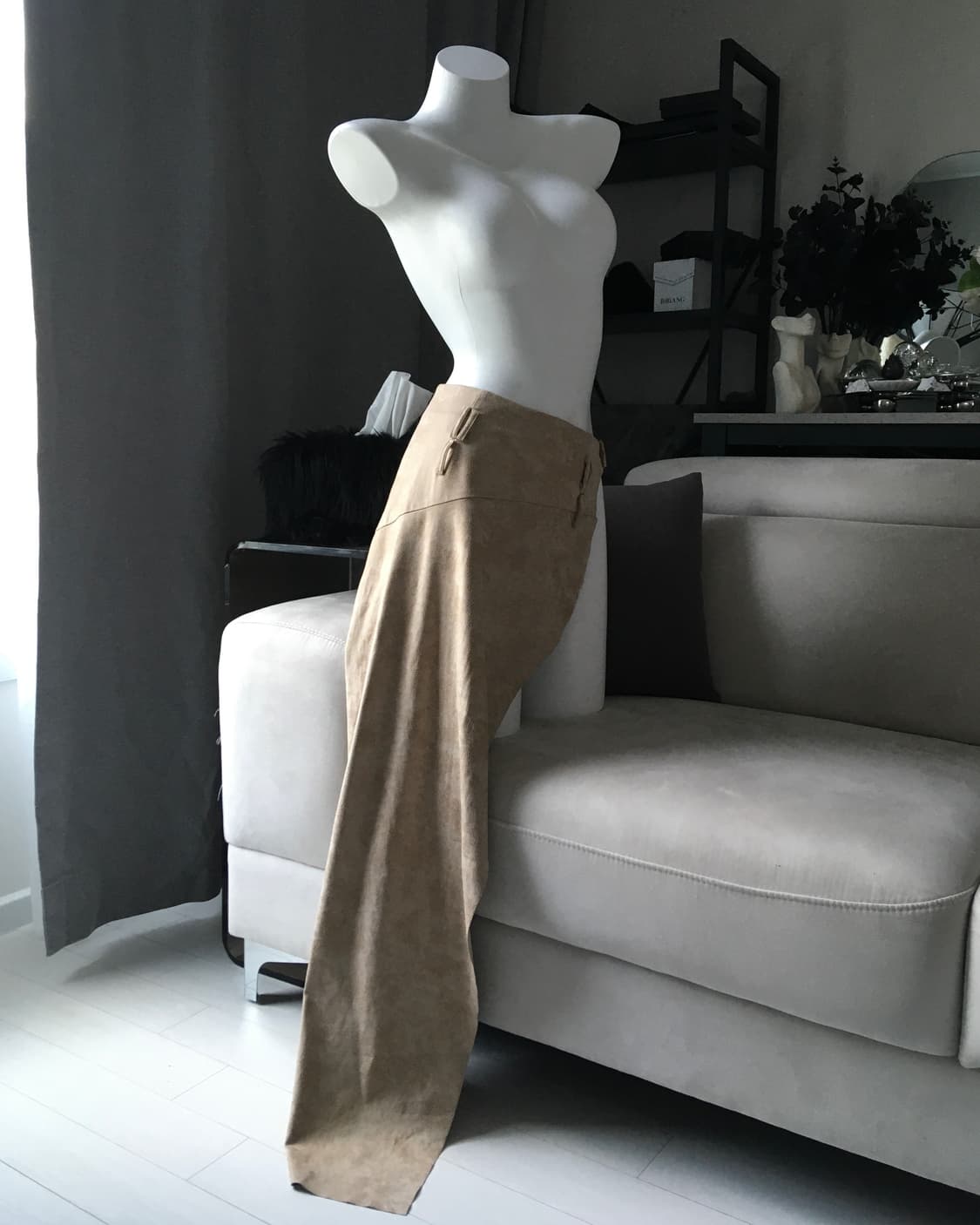 ༒ Prod Faux Leather Overlay Midi Skirt 상품이미지3