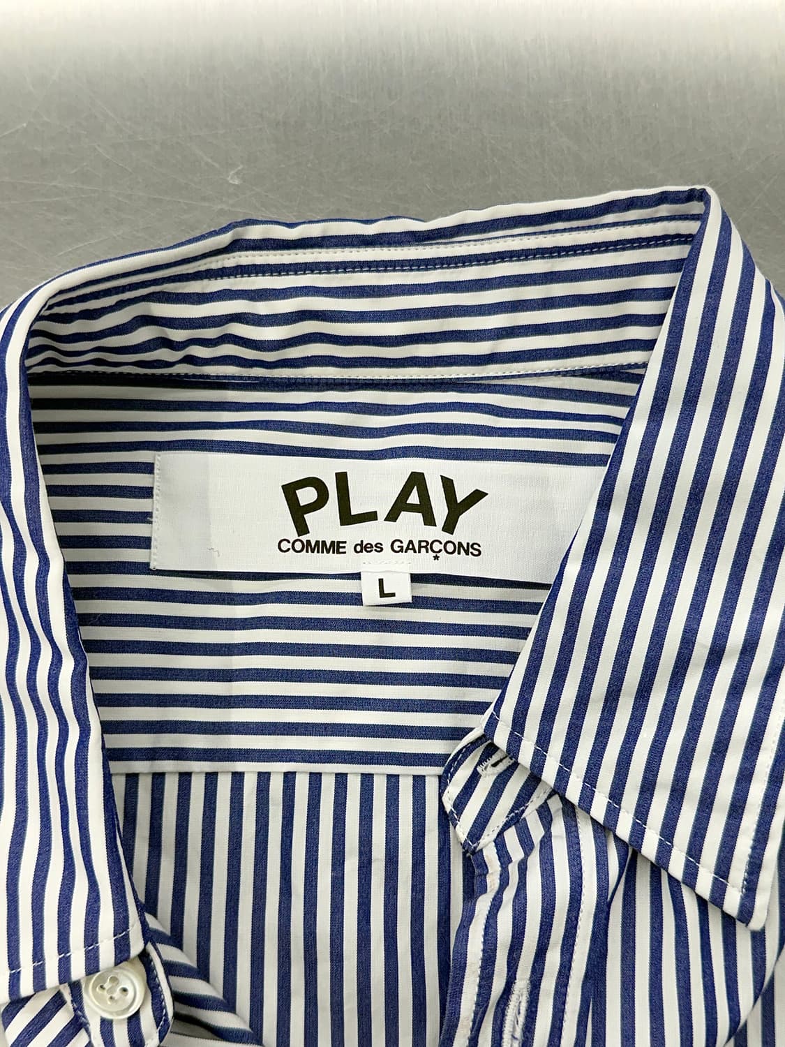 꼼데가르송 플레이 블랙 하트 와펜 블루 스트라이프 셔츠 상품이미지7