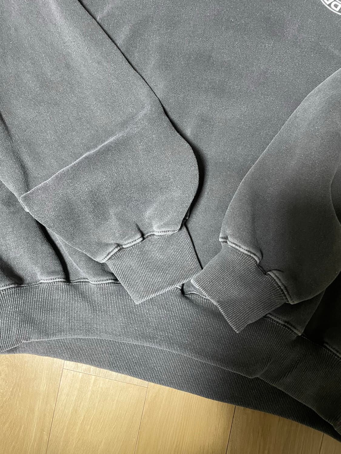 펀치드렁크파티스 써클로고 후드티 차콜 (0사이즈) 상품이미지5