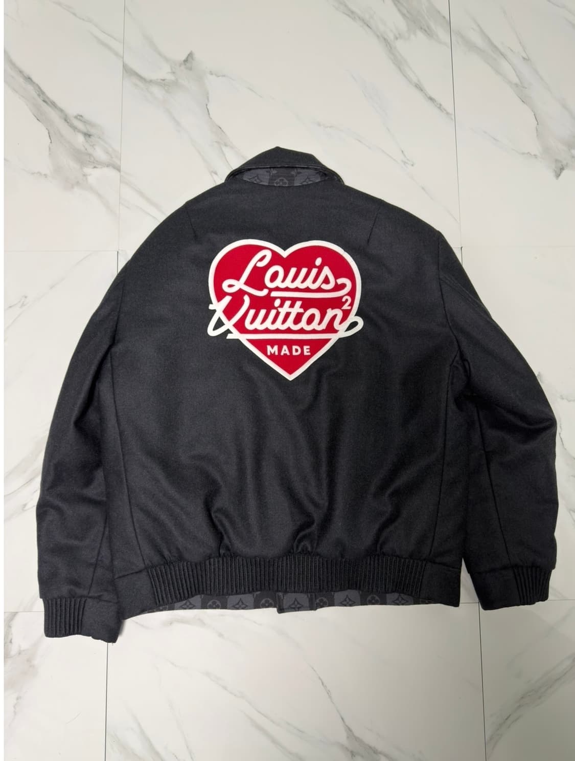 루이비통 x 니고 모노그램 리버서블 캐시미어 봄버 자켓 52 상품이미지3