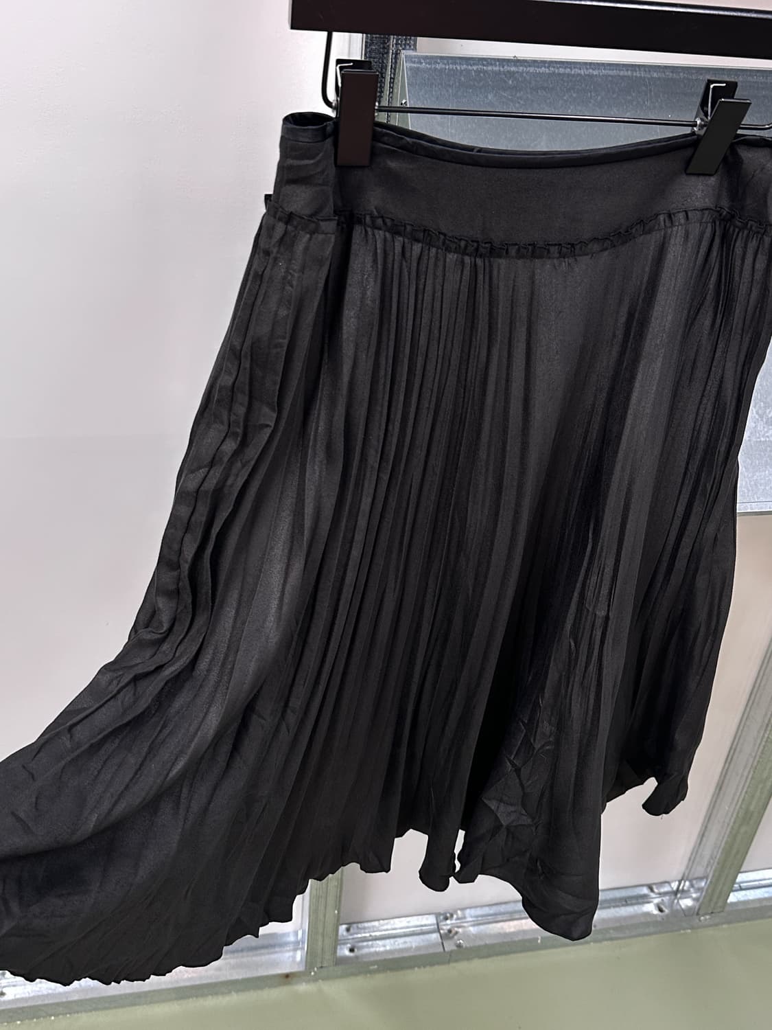 black wave pleats midi skirt 상품이미지1