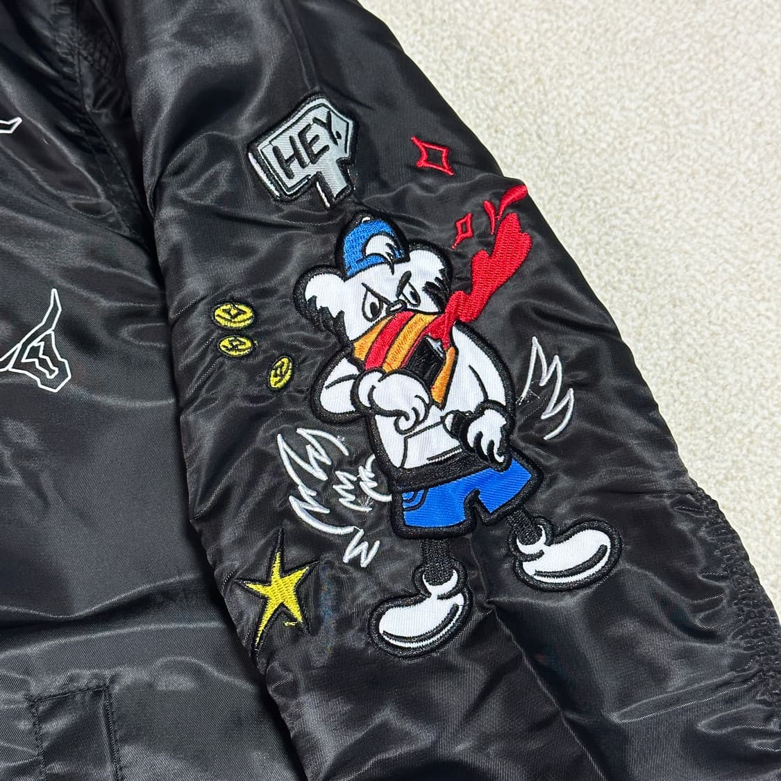 SCREENSHOT 바시티 봄버 재킷 상품이미지5