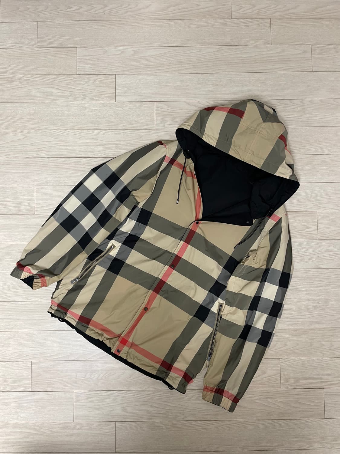 [ M ] 24년식 버버리 리버시블 체크 바람막이 자켓 새상품급 상품이미지1