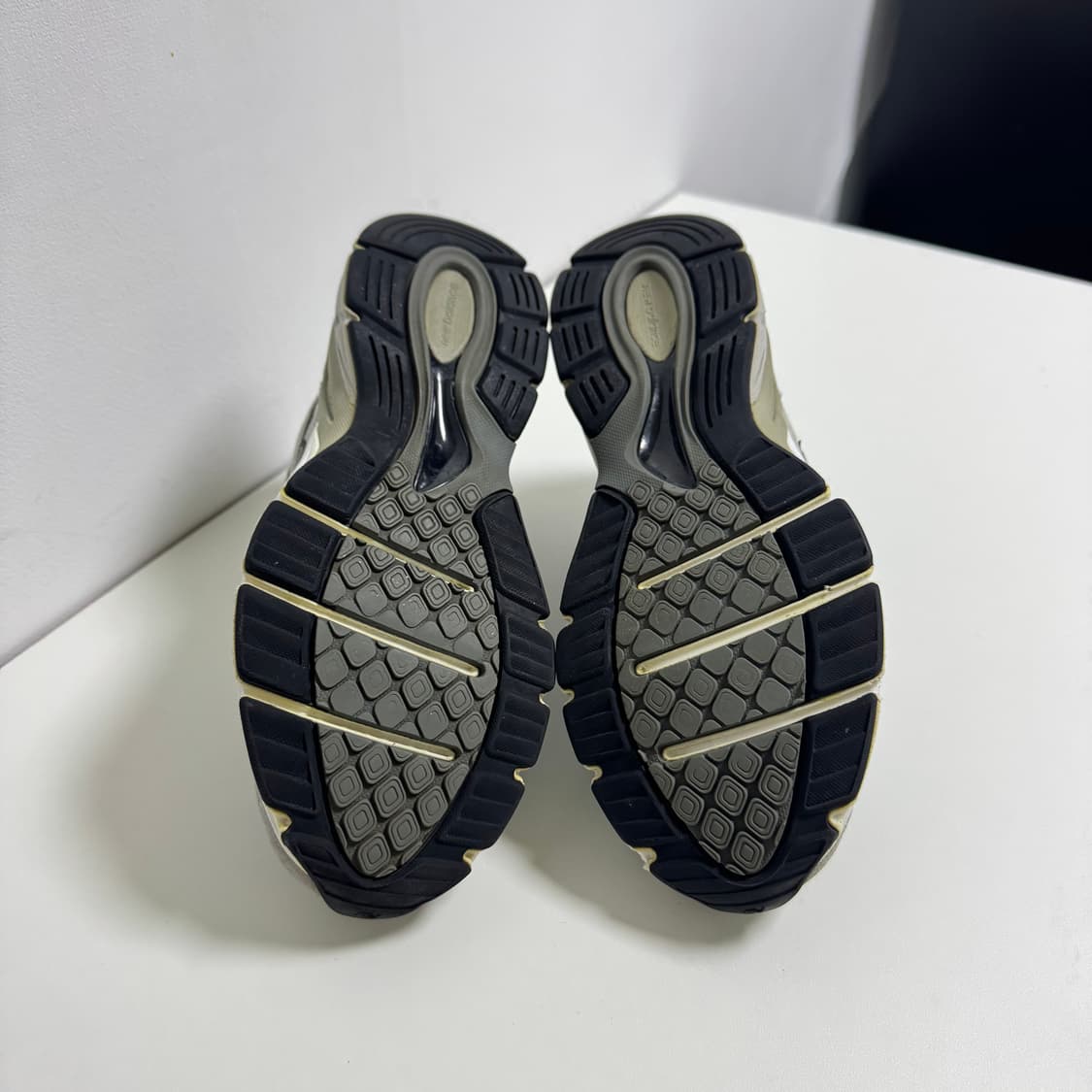 뉴발란스 990v4 그레이 상품이미지4