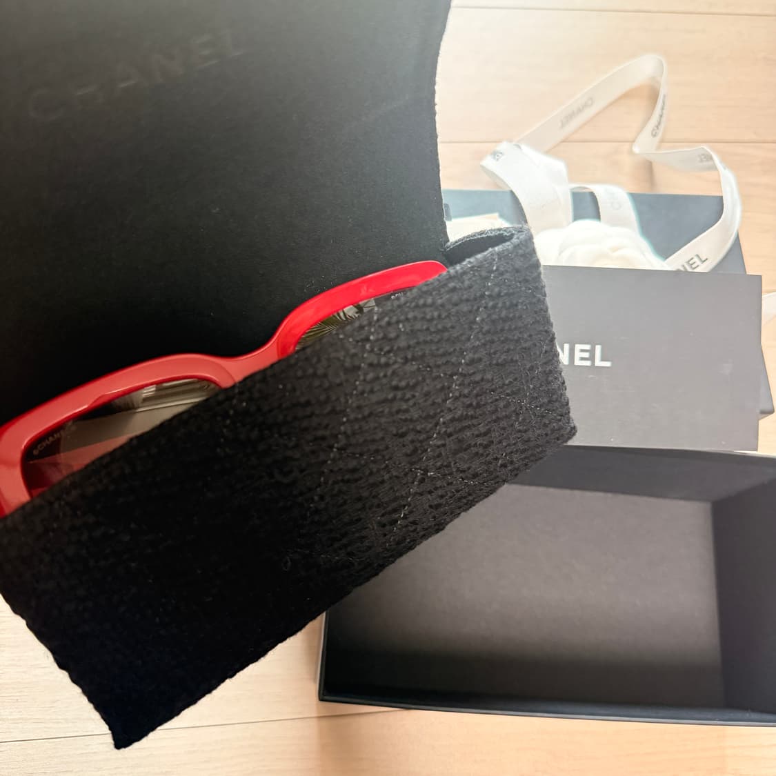 CHANEL 샤넬 선글라스 레드/골드 새상품 (남녀 공용) 상품이미지5