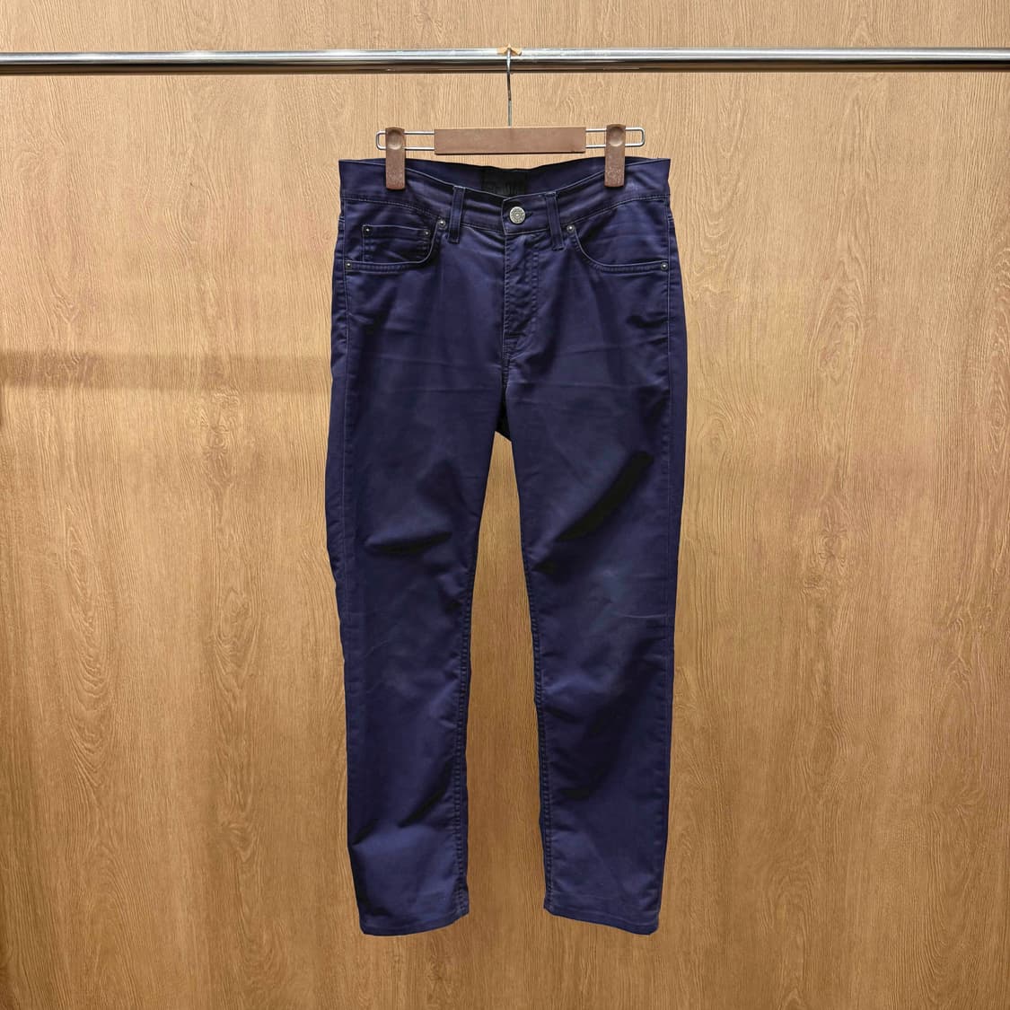 아크네스튜디오 코튼 팬츠 스트레이트 핏 5포켓 메탈 버튼 디테일 네이비 상품이미지2