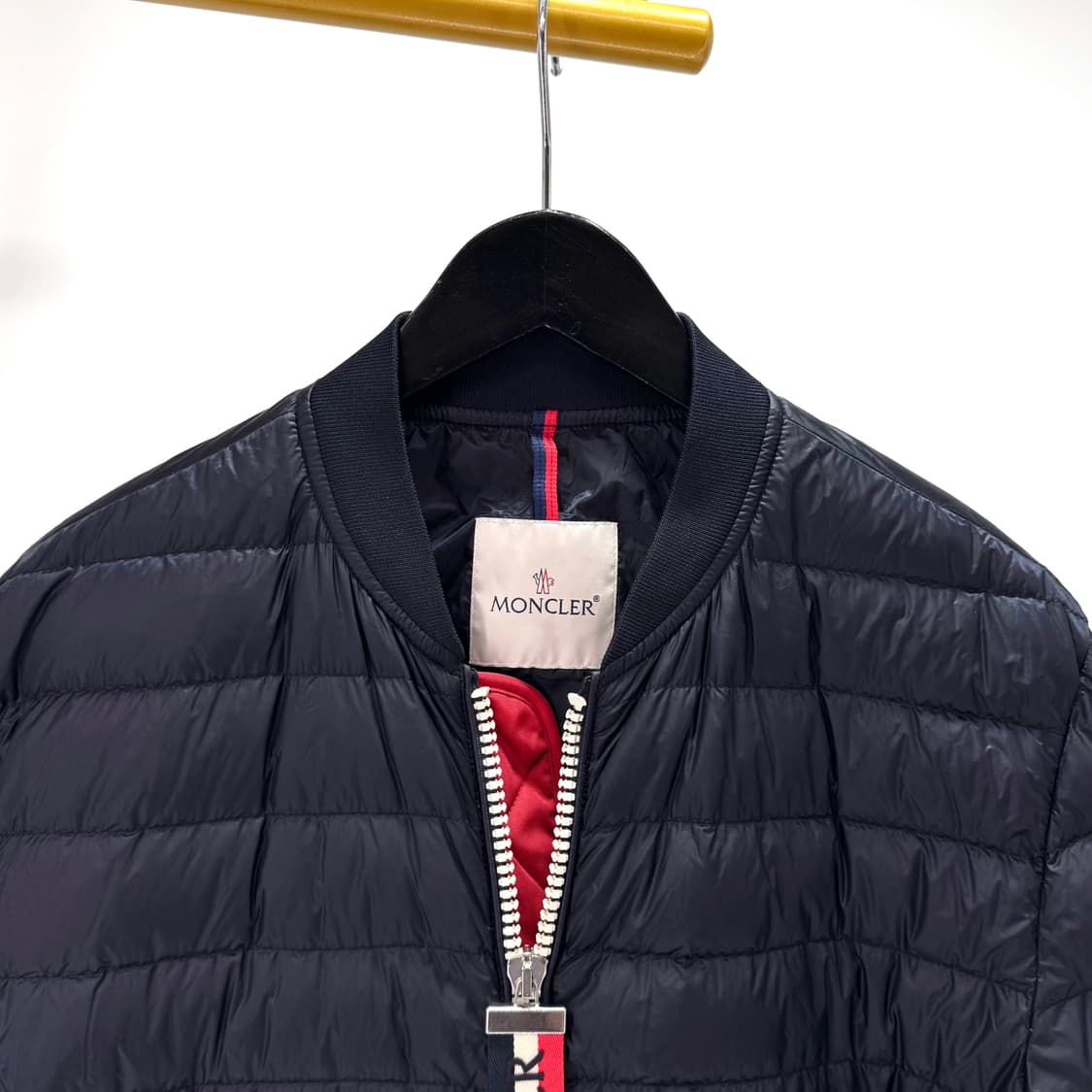 [4사이즈] 몽클레어 삼선 봄버 경량패딩 네이비 상품이미지6