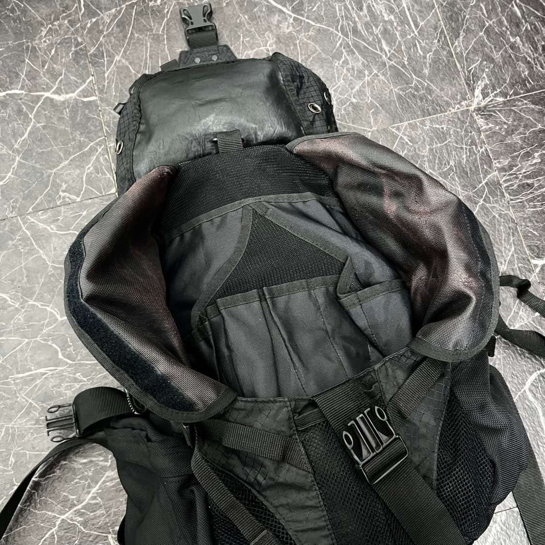 오클리 아이콘로고 3.0 테크니컬 백팩 블랙 상품이미지7