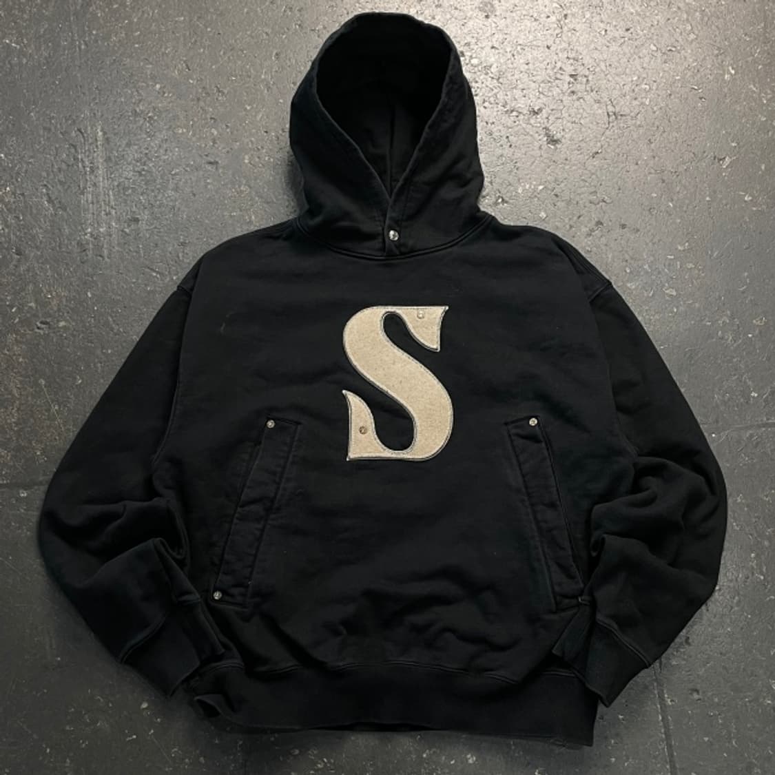 105 세터 리벳 아플리케 로고 후드티  상품이미지1