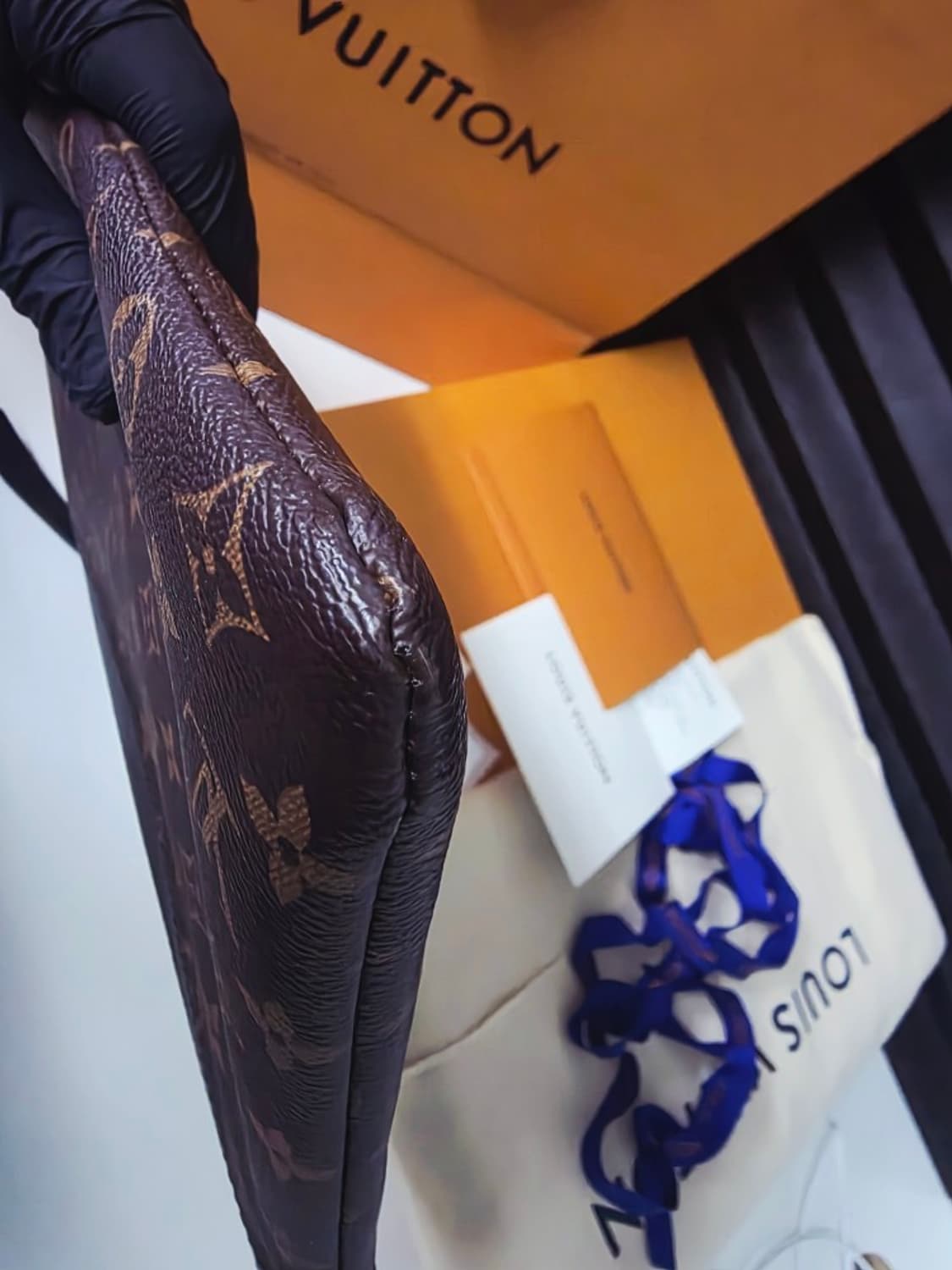 루이비통 데일리 모노그램 파우치백 (영수증 포함 풀구성 상태 최상) 상품이미지8