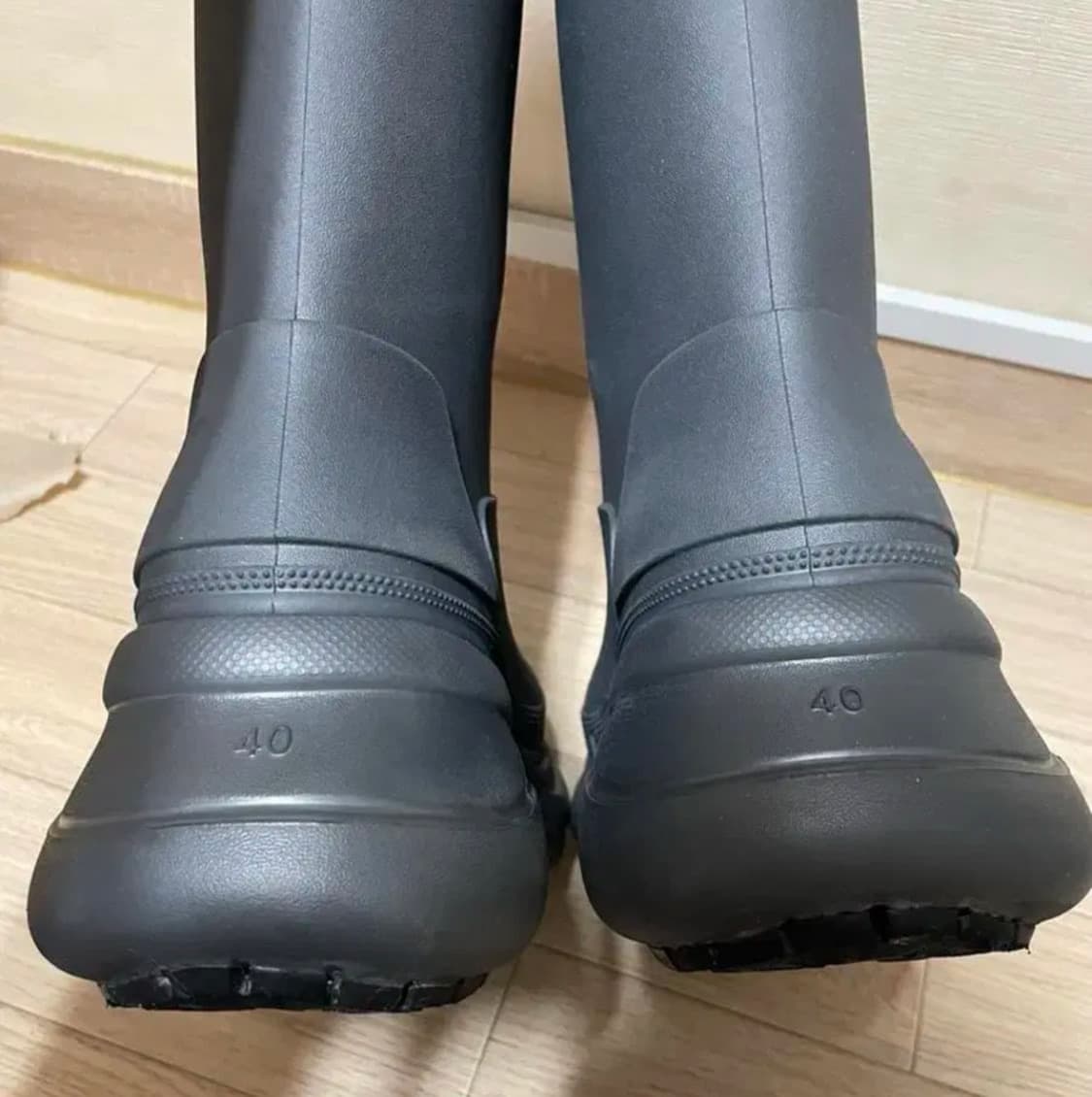 발렌시아가 x 크록스 부츠 상품이미지2