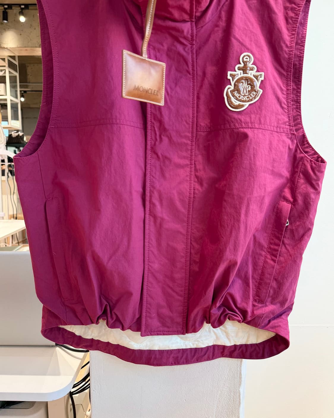 몽클레르 x jw앤더슨 핑크 트라이판 베스트 점퍼  상품이미지6