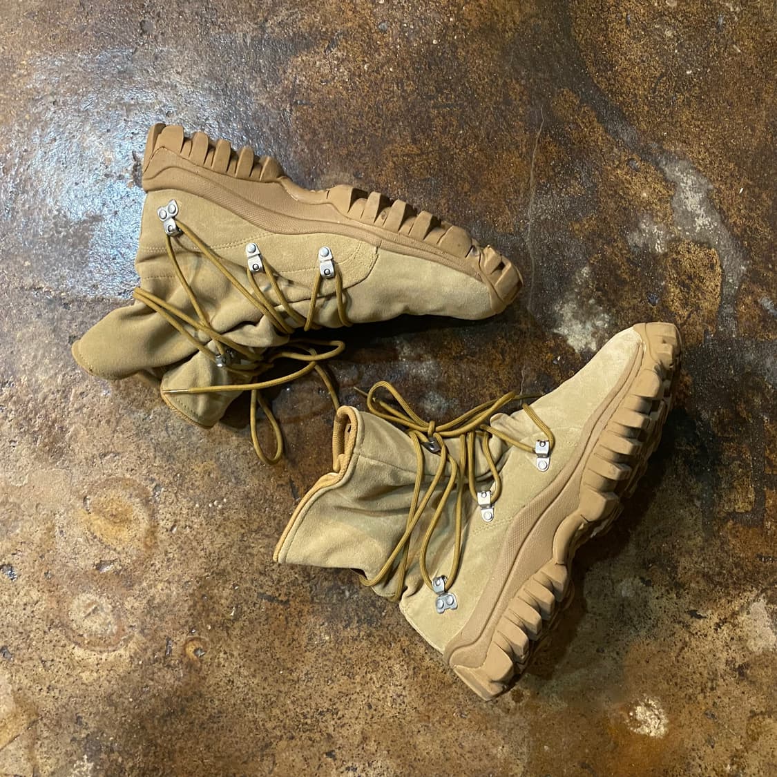 논네이티브 x 아식스 고어텍스 부츠 상품이미지5