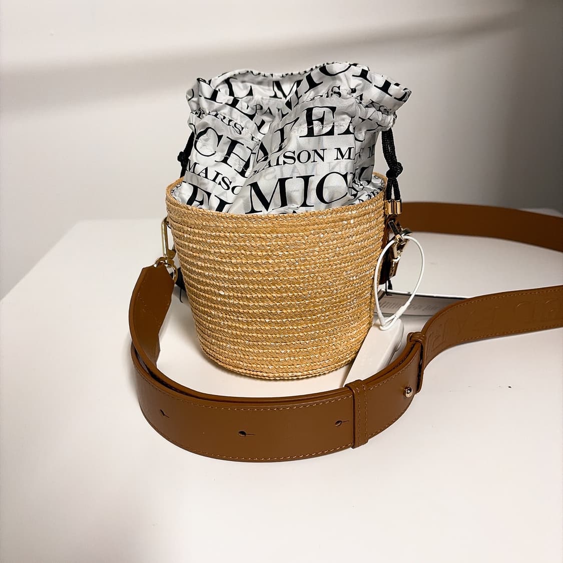 (정품/새상품) 메종 미쉘 여성 내추럴 라피아 미니 버킷백 상품이미지4