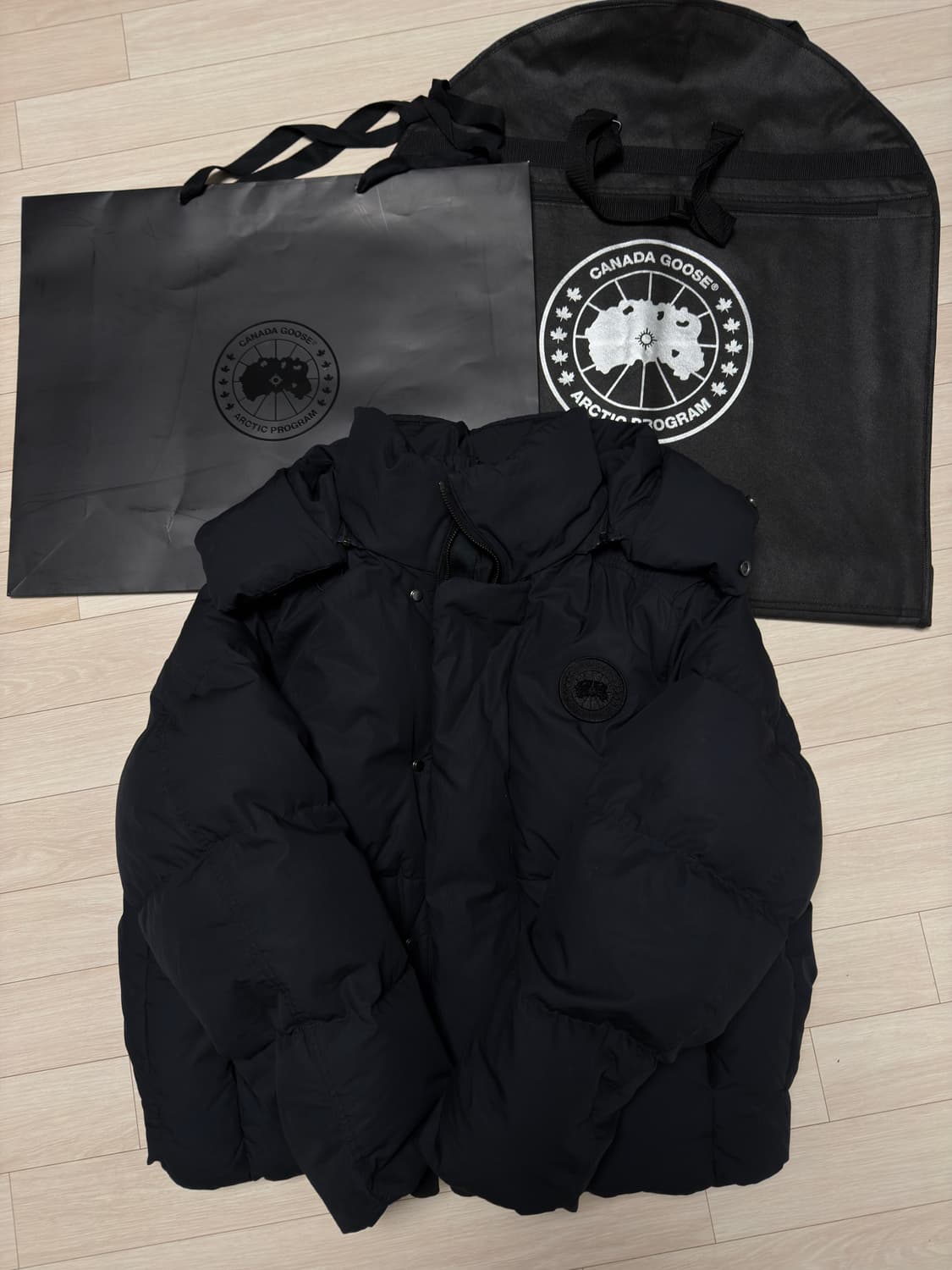 25년 1월 구매 캐나다구스 움바 패딩 m(사이즈 95~105) 상품이미지1
