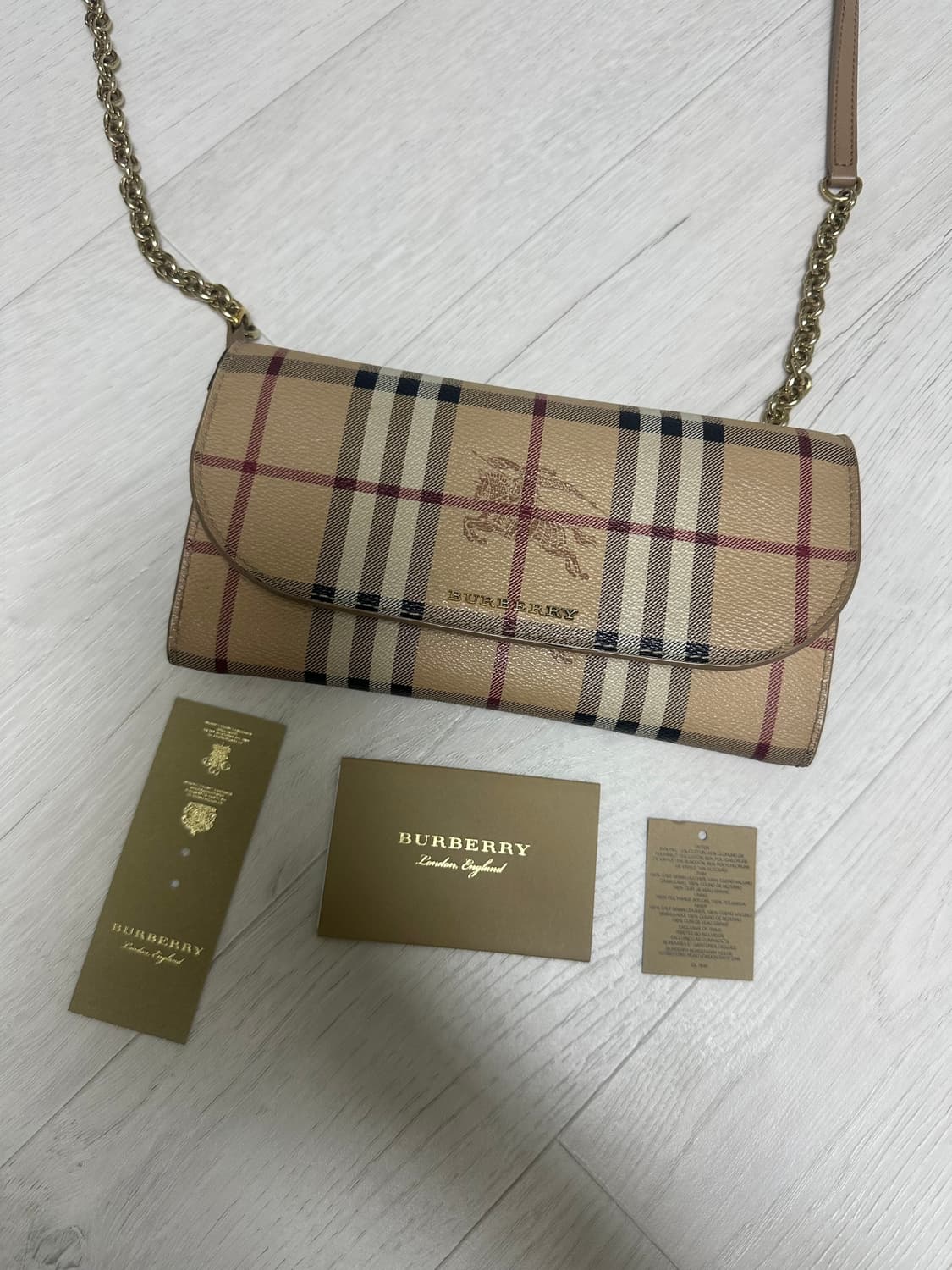 버버리 크로스 백 장지갑(베이지) 상품이미지1