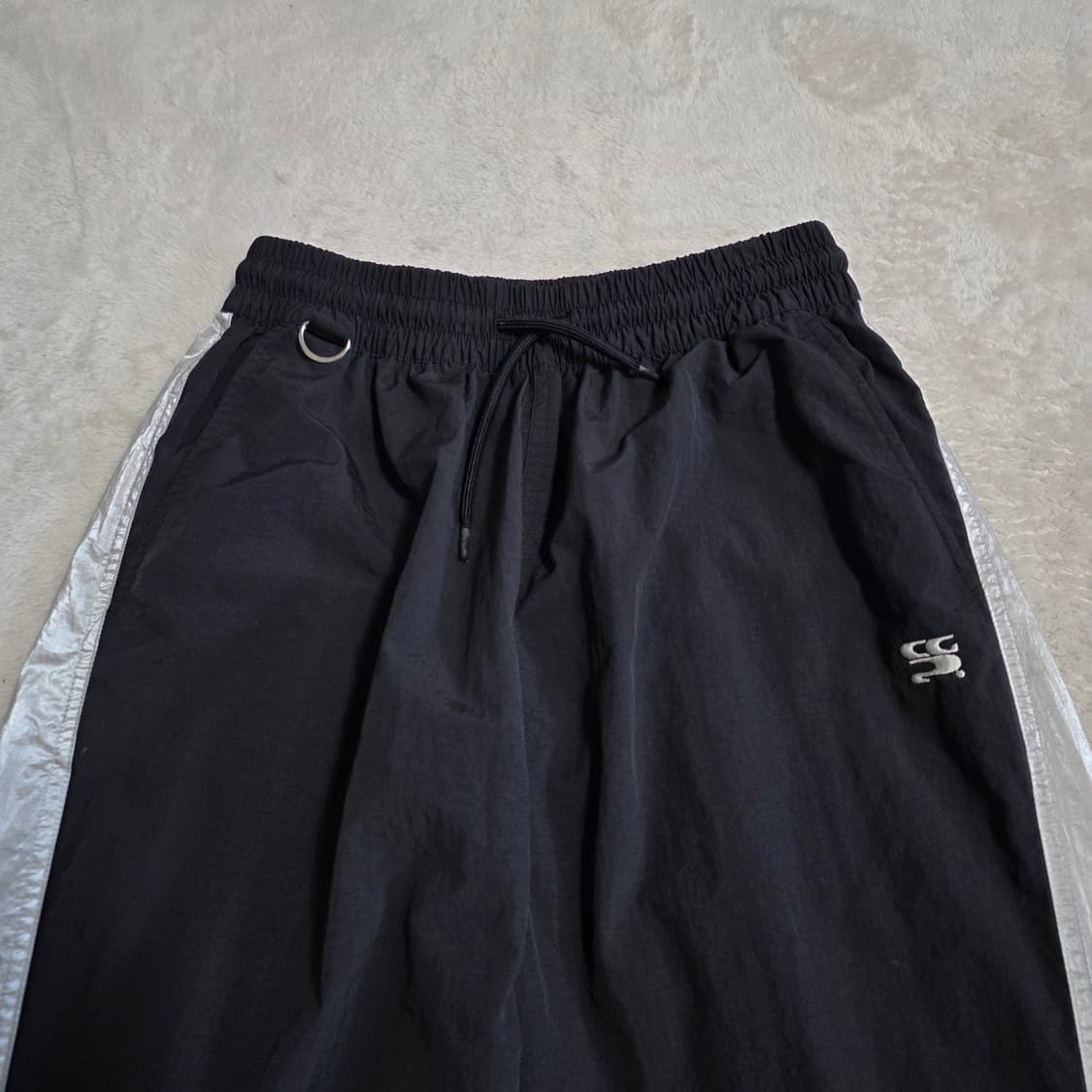 (S)여성 코드그라피 블랙 메탈실버 우븐 트레이닝 팬츠  상품이미지2