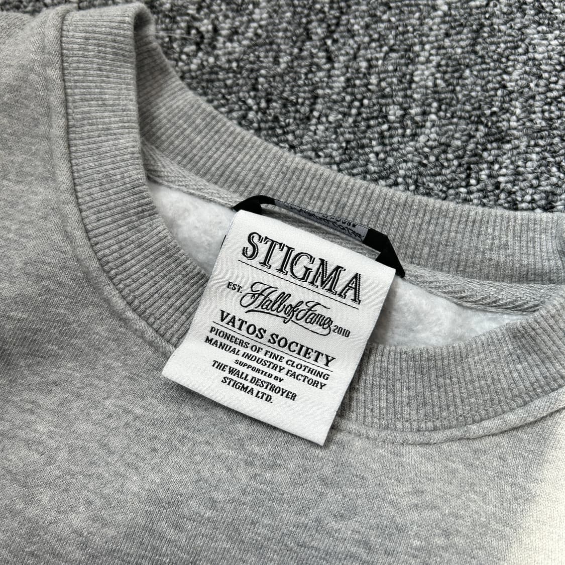 시티그마X허클베리피 분신 굿즈 그레이 맨투맨 상품이미지8