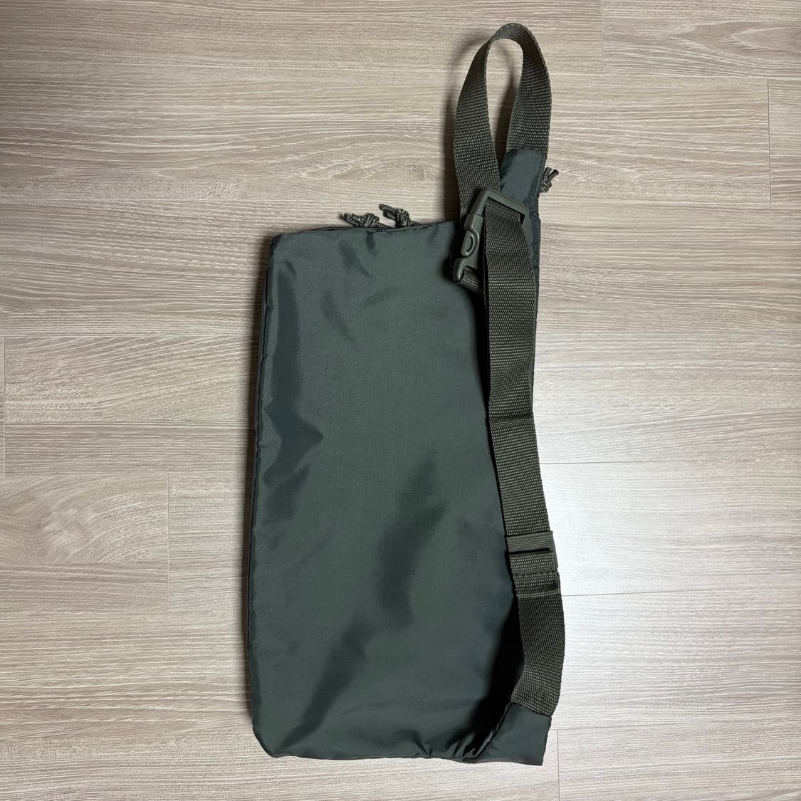 이스트팩 X 네이버후드 크로스백 판매 상품이미지2