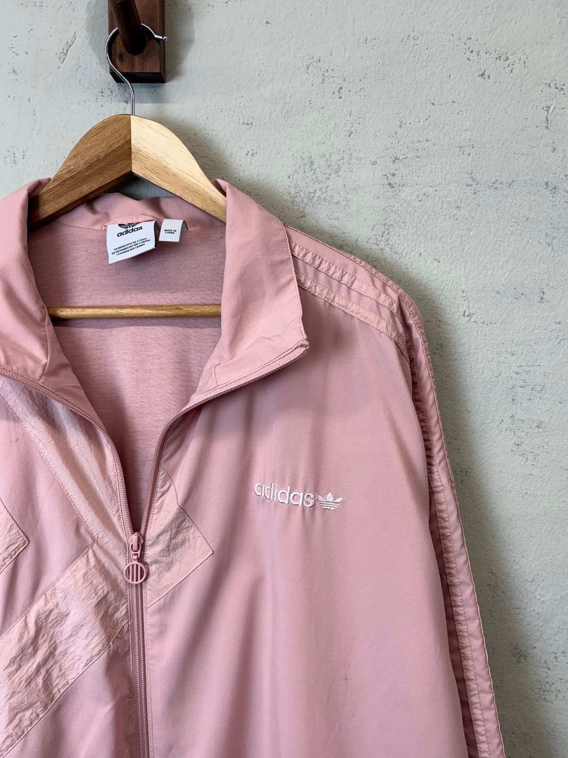아디다스 빅로고 핑크 바람막이 상품이미지3