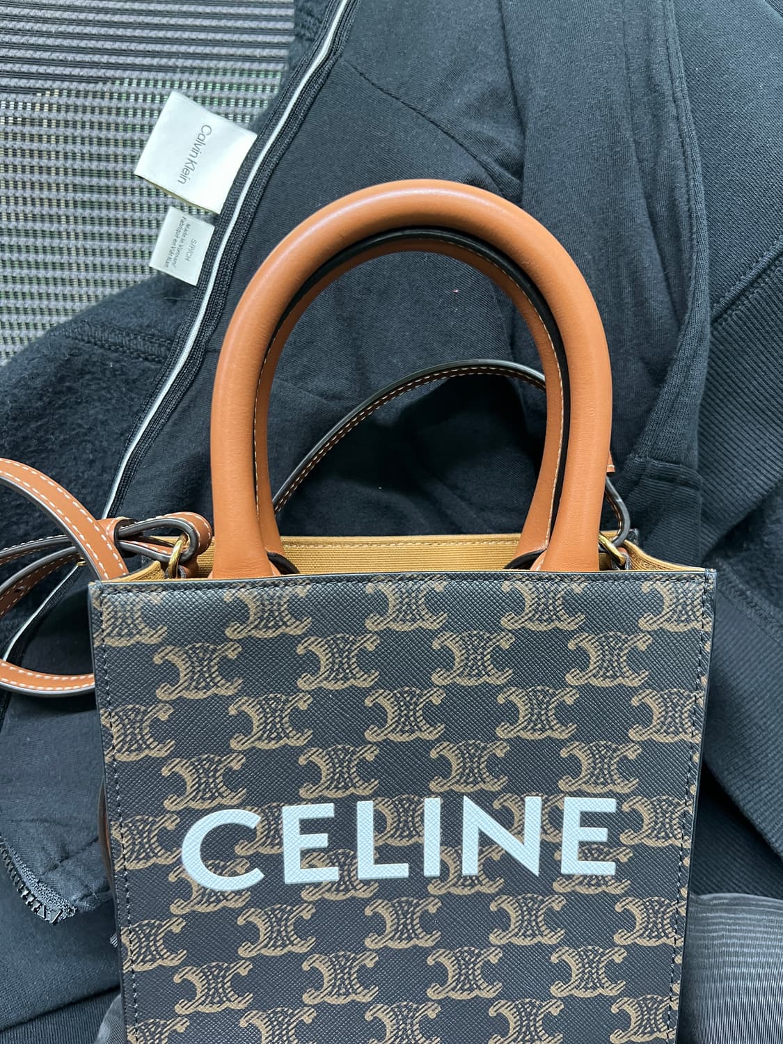 셀린느 카바스 트리옹프 버티컬 미니백 크로스백 상품이미지2