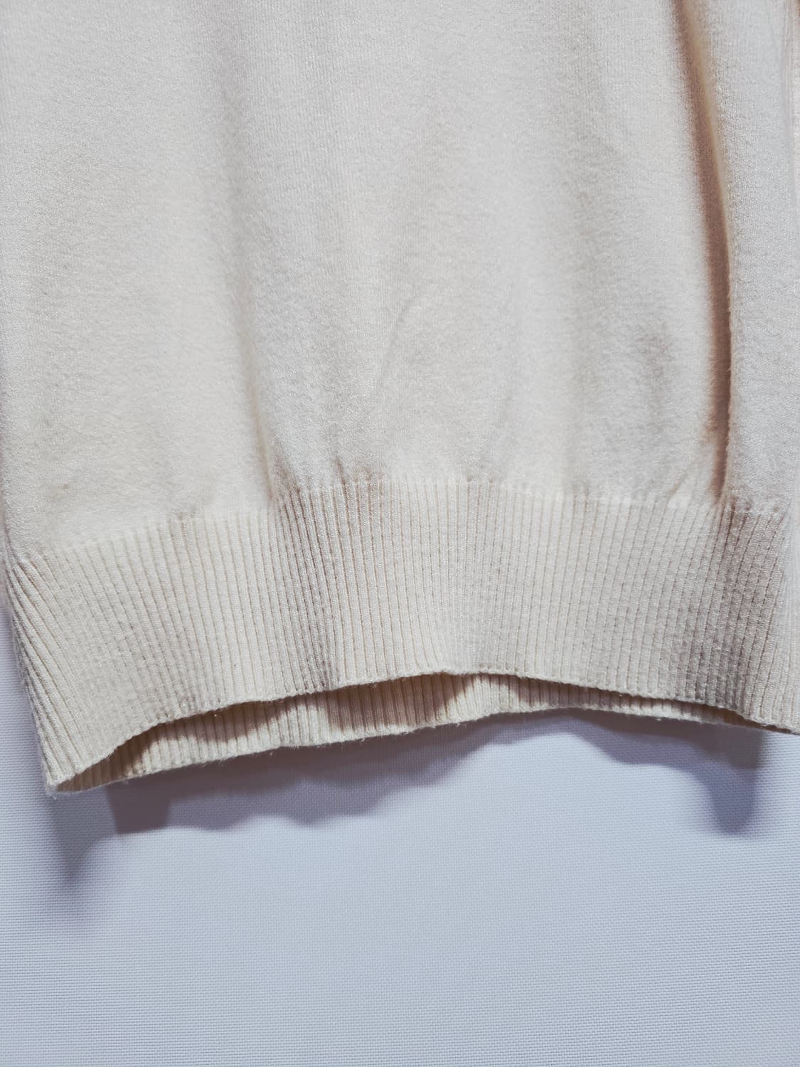 안나수이 아이보리 로고 엠보 니트 상품이미지6