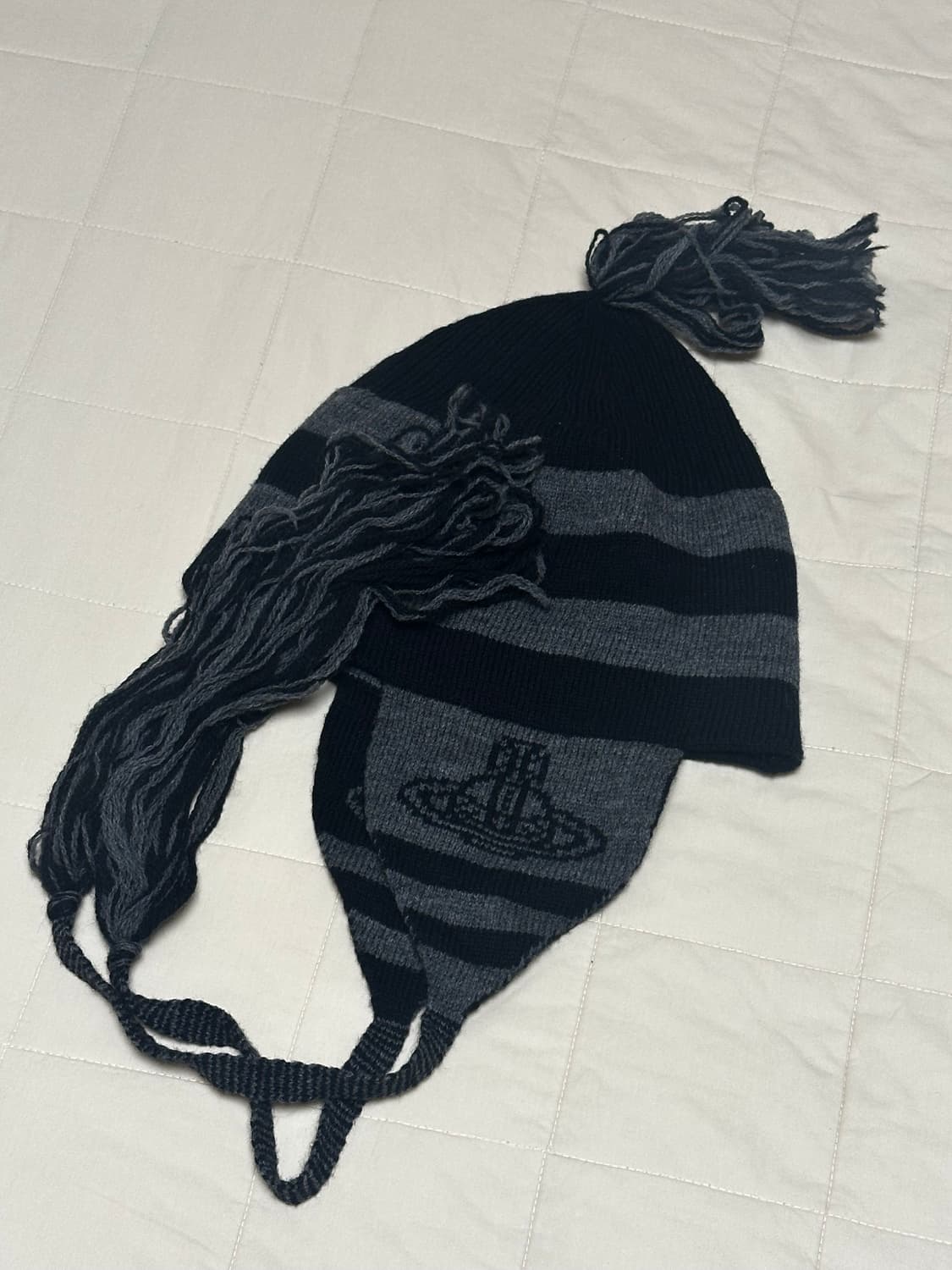 비비안웨스트우드 이어플랩 비니 검정 상품이미지1