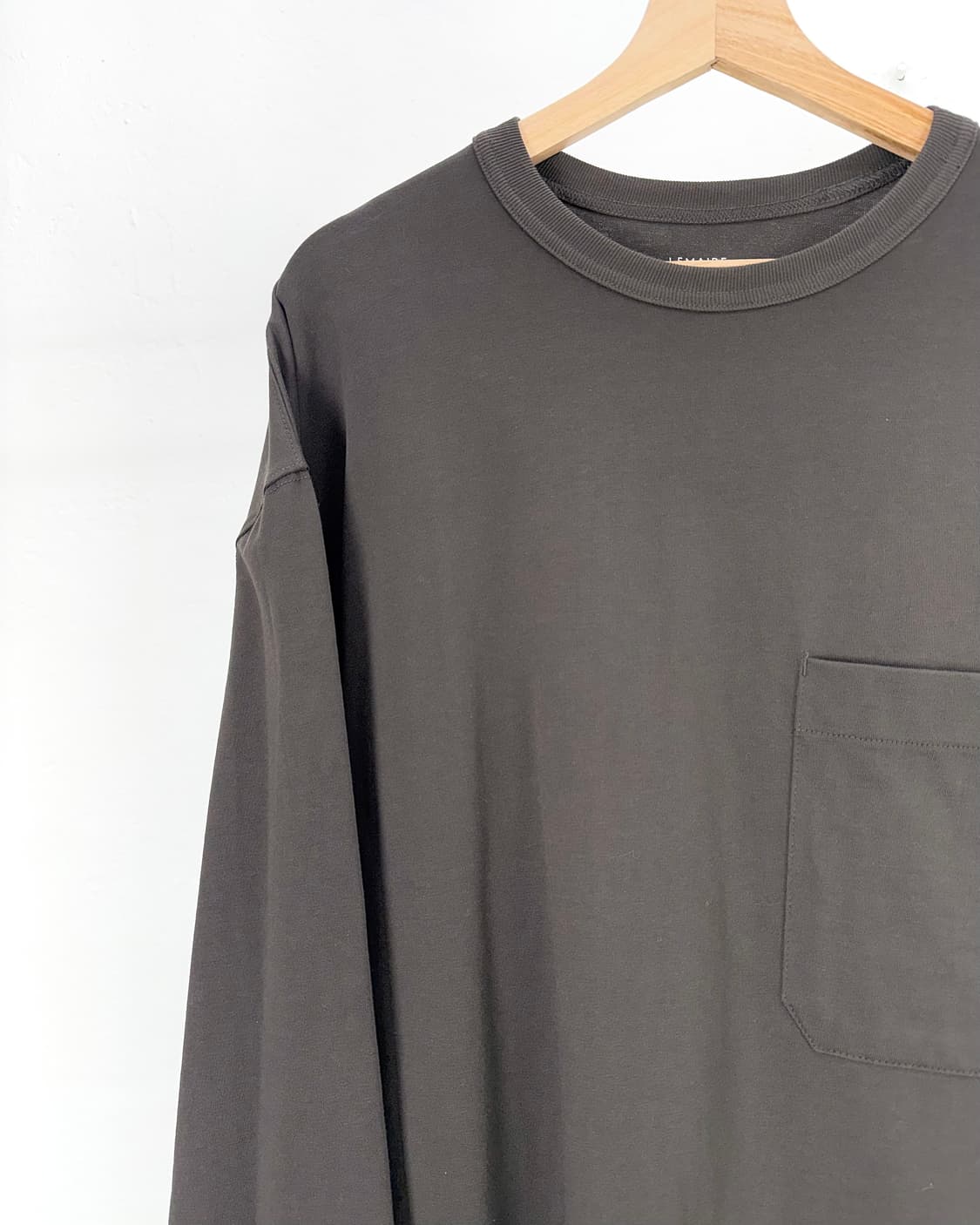 르메르 카키 원 포켓 롱 크루넥 슬리브리스 상품이미지2