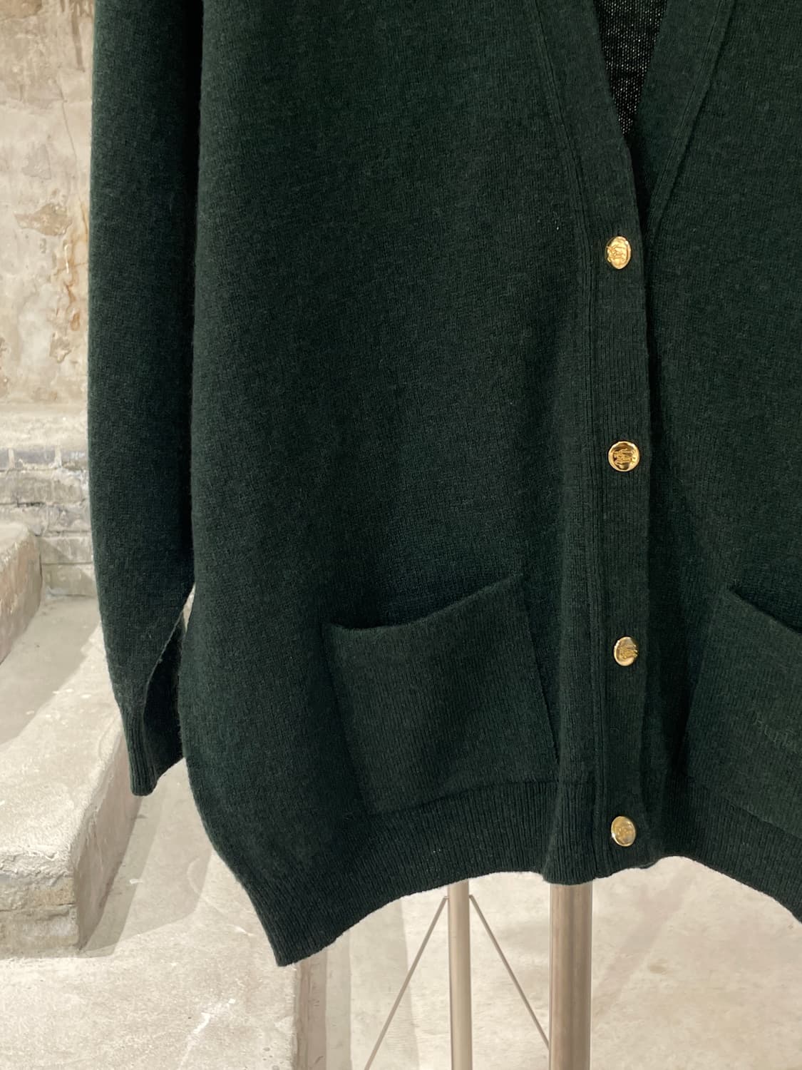 버버리 딥 그린 금장 버튼 울 가디건 상품이미지4
