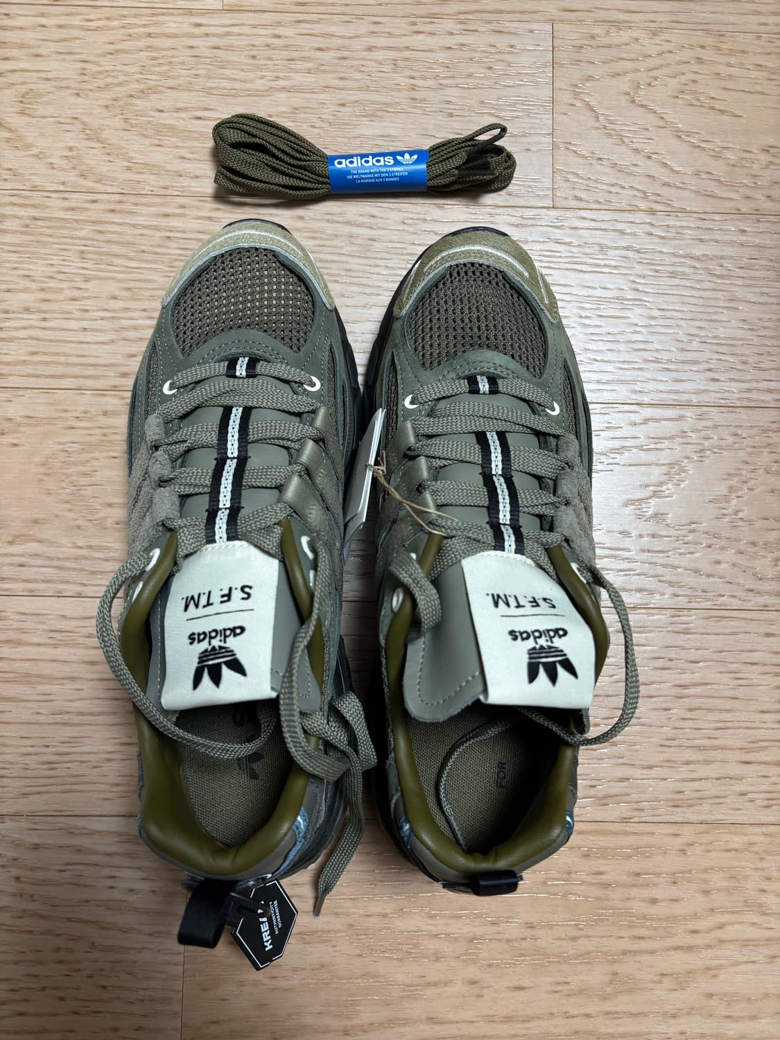 아디다스 송포더뮤트 아디스타 쿠션 브랜치 상품이미지1