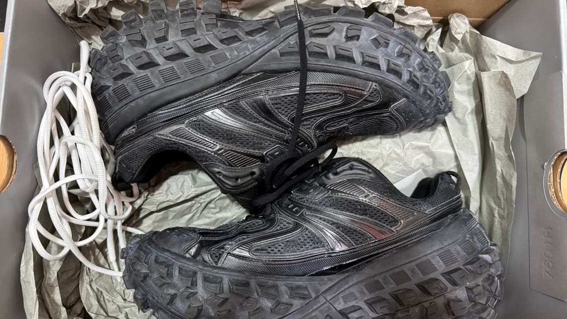 발렌시아가 디펜더 스니커즈 블랙 43 상품이미지2