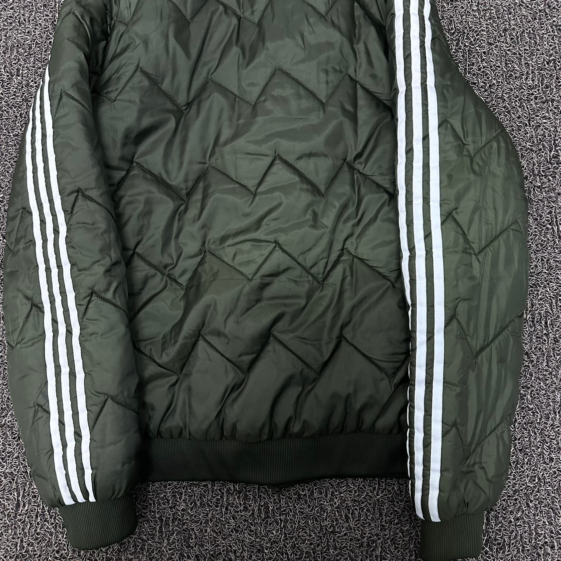 아디다스 퀄팅 패딩 봄버 자켓 카키 M 상품이미지7