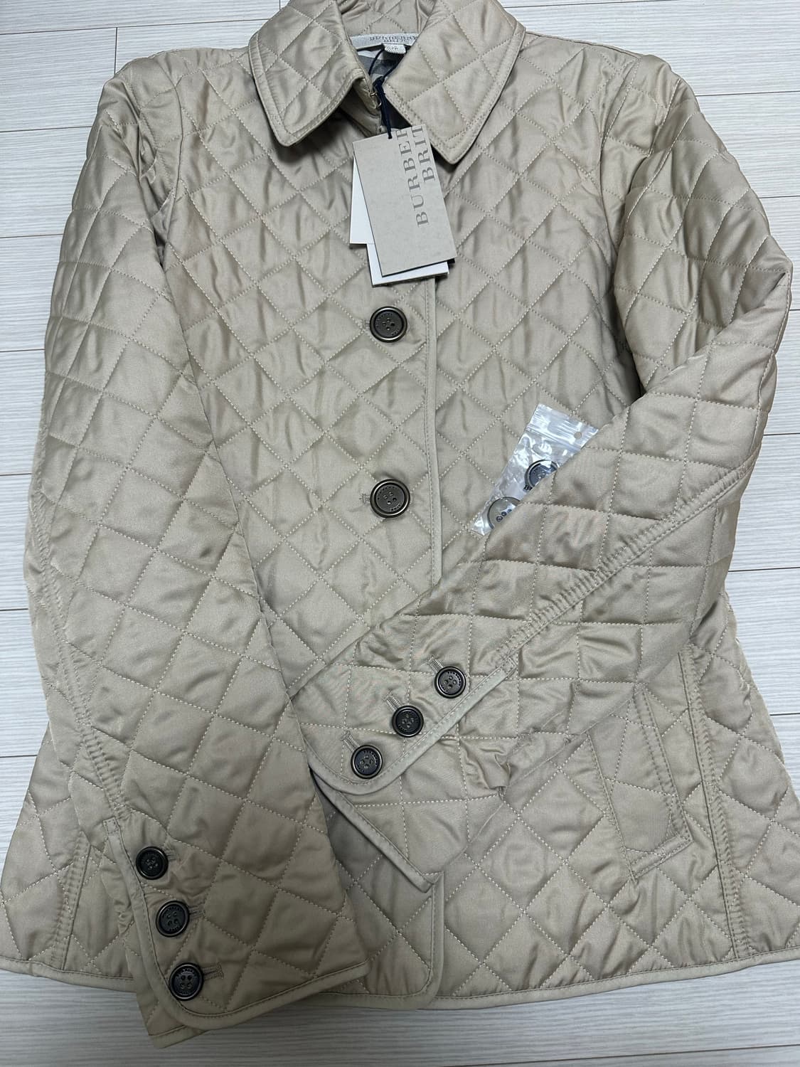 버버리 퀼팅 자켓 XS 사이즈 새 제품입니다 상품이미지2