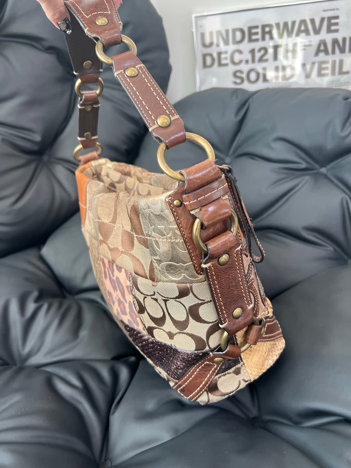 코치 칼리 멀티컬러 패치워크 숄더백 상품이미지7