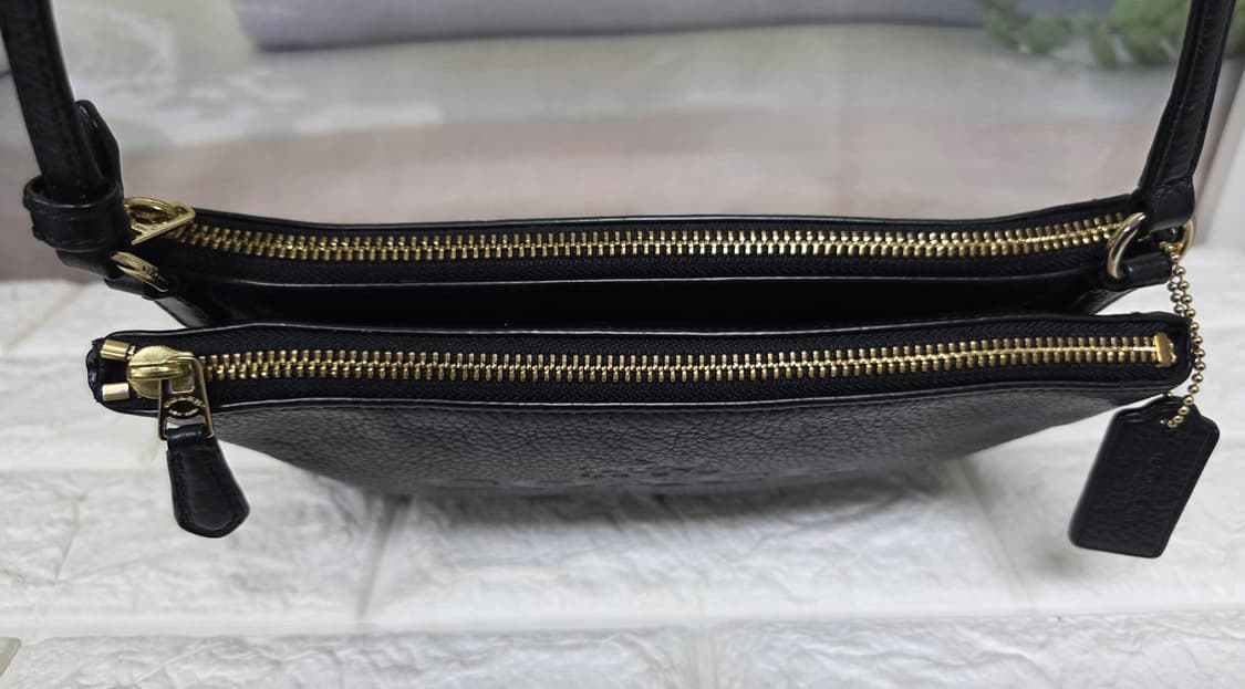 코치 페블 레더 여성크로스백 가죽 더블포켓 여성가방 GD98 상품이미지6