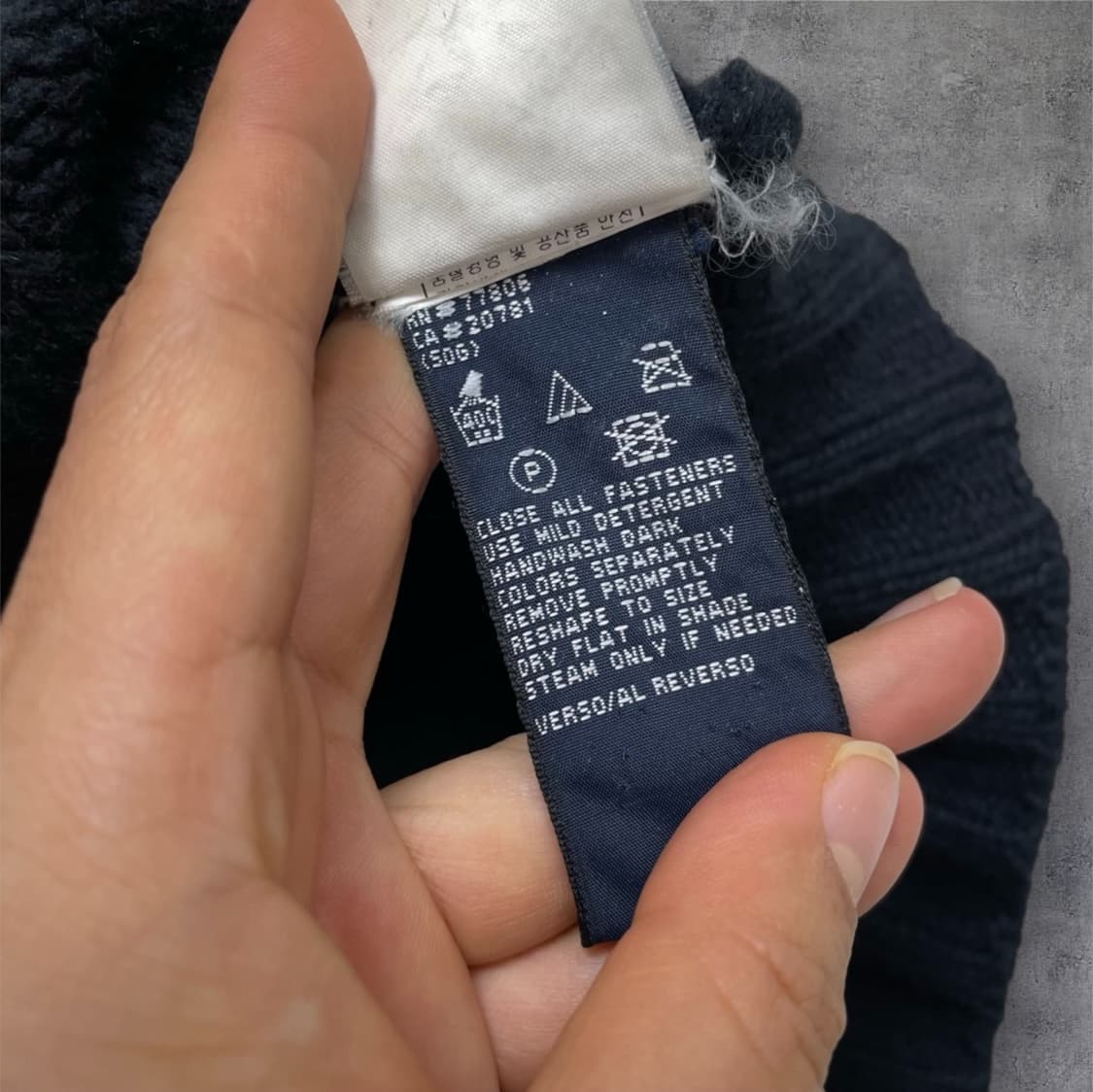 타미힐피거 블랙 캐시미어 혼방 케이블 니트 집업 M 상품이미지4