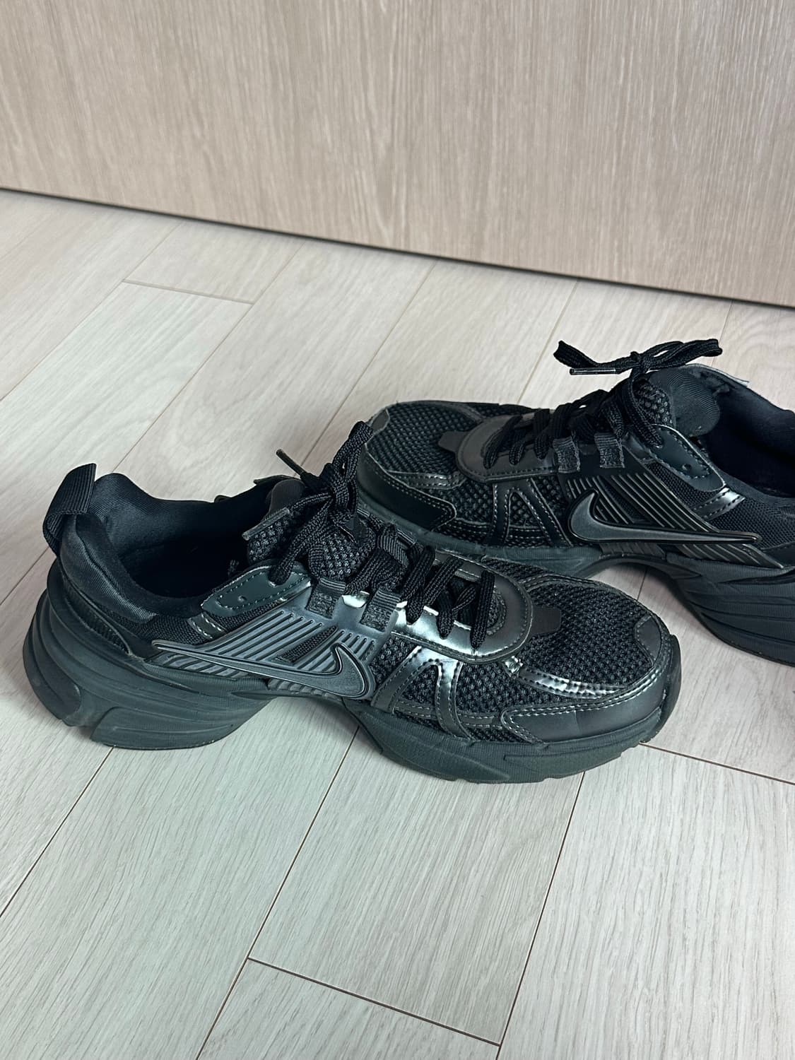 (235) 나이키 v2k 블랙 앤트러사이트 상품이미지4