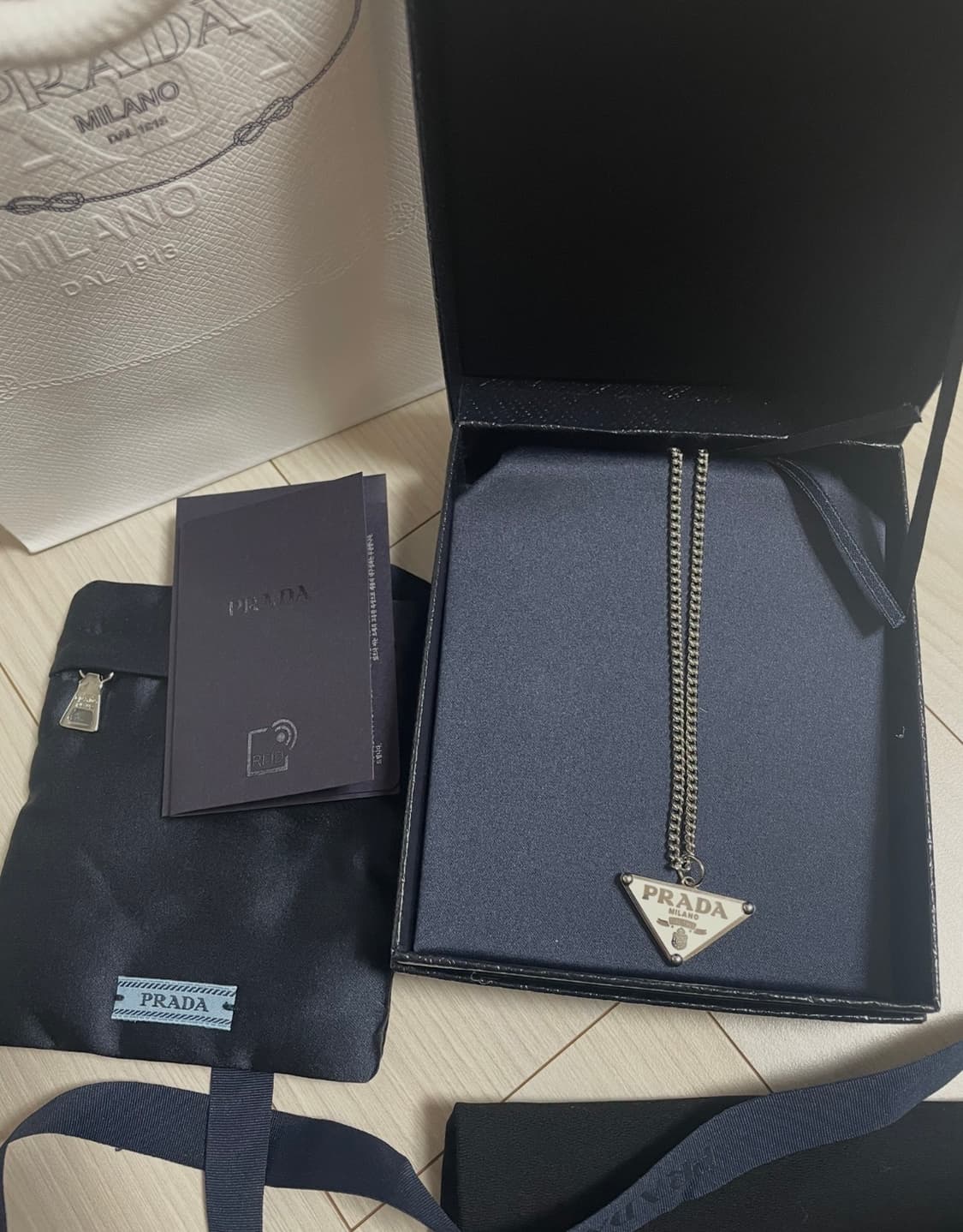 프라다 스말토 삼각 목걸이 상품이미지1