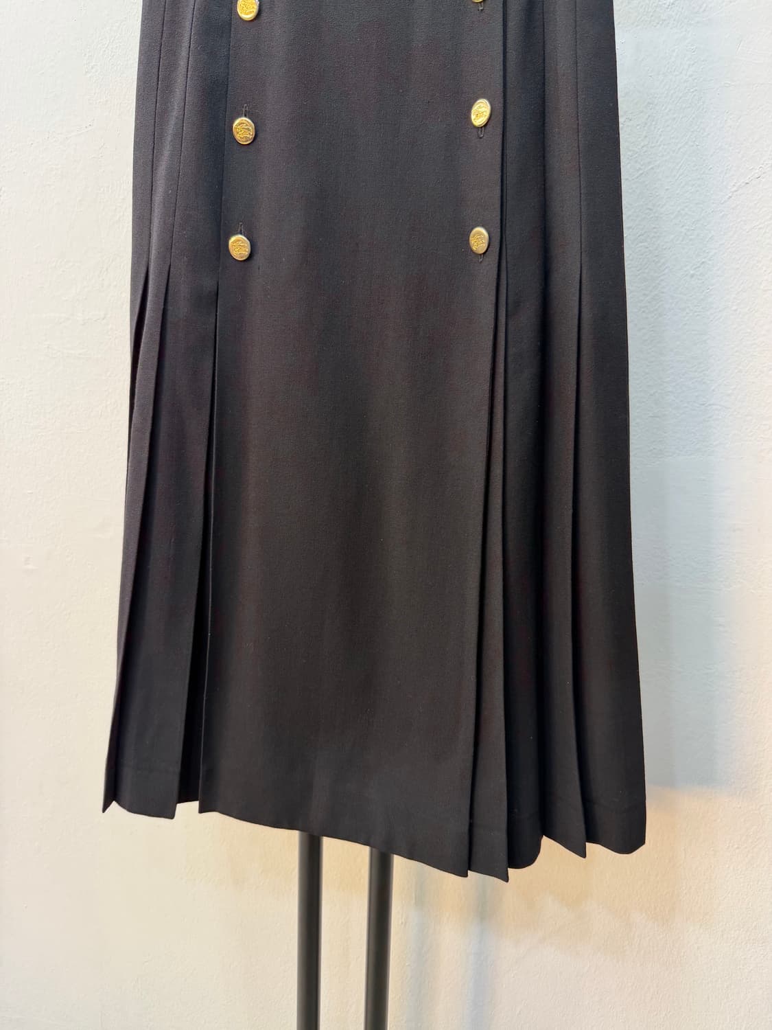 정품) 버버리 블랙 금장 버튼 스커트 26 상품이미지4